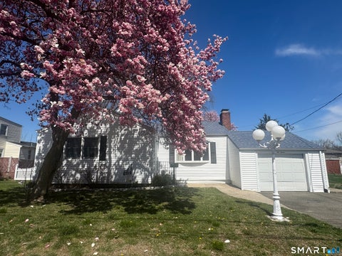 Photo of 612 Goldenrod Avenue, Bridgeport, CT 06606 (MLS # 24202016)