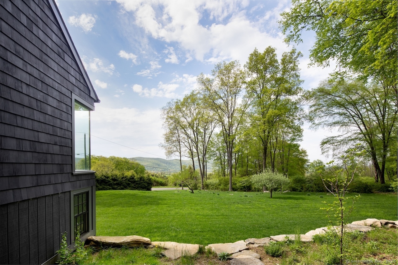 112 Knibloe Hill Road