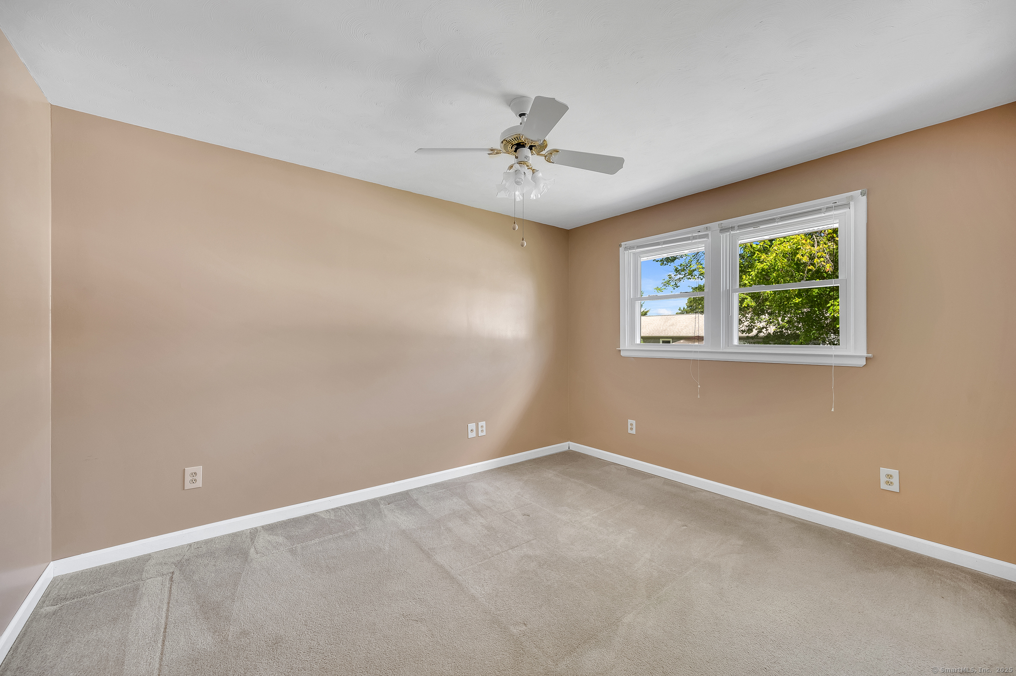 Newington, Connecticut 06111, United States, 3 Bedrooms Bedrooms, ,2 BathroomsBathrooms,Residential,Coming Soon,179874