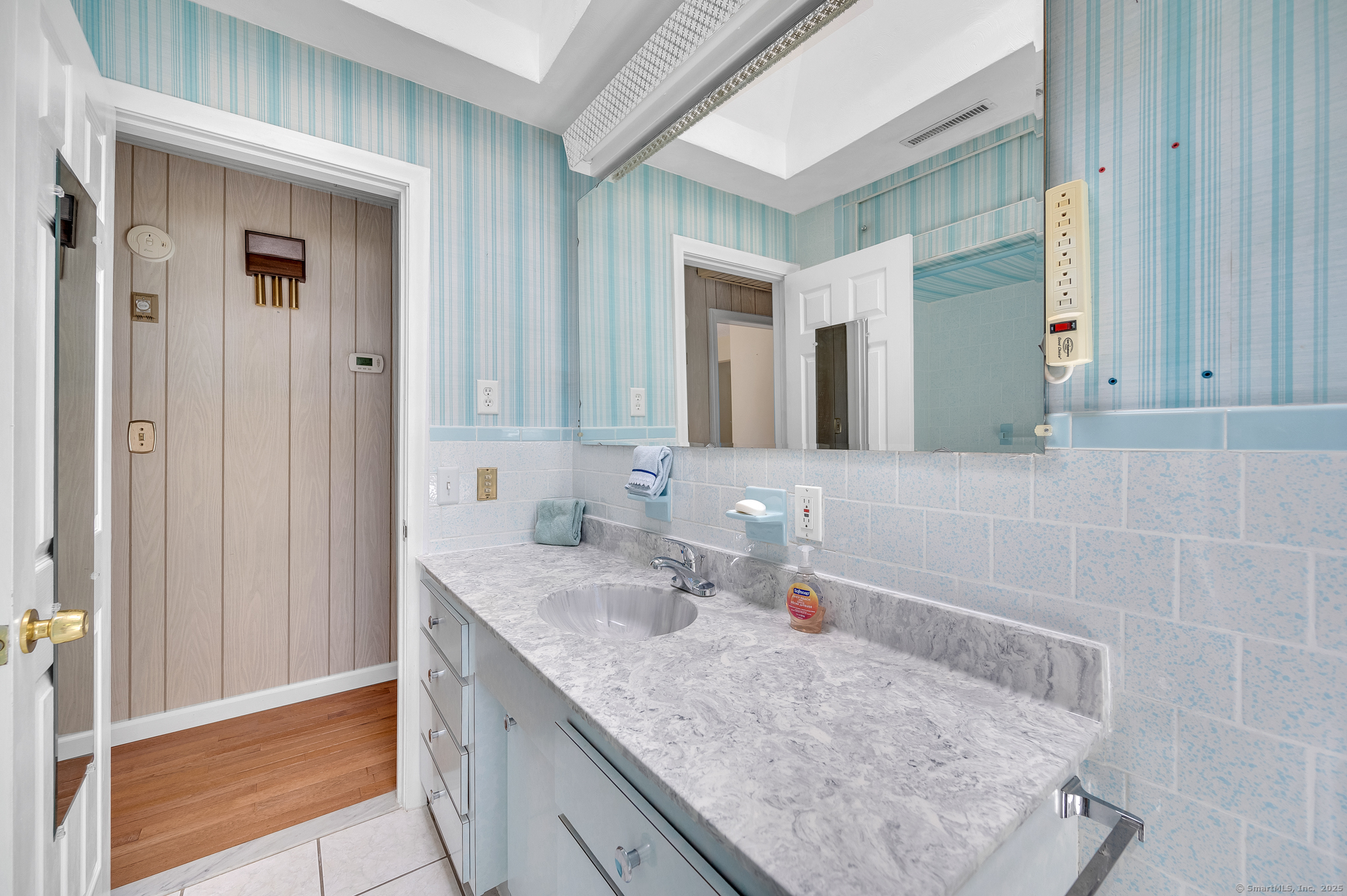 Newington, Connecticut 06111, United States, 3 Bedrooms Bedrooms, ,2 BathroomsBathrooms,Residential,Coming Soon,179874