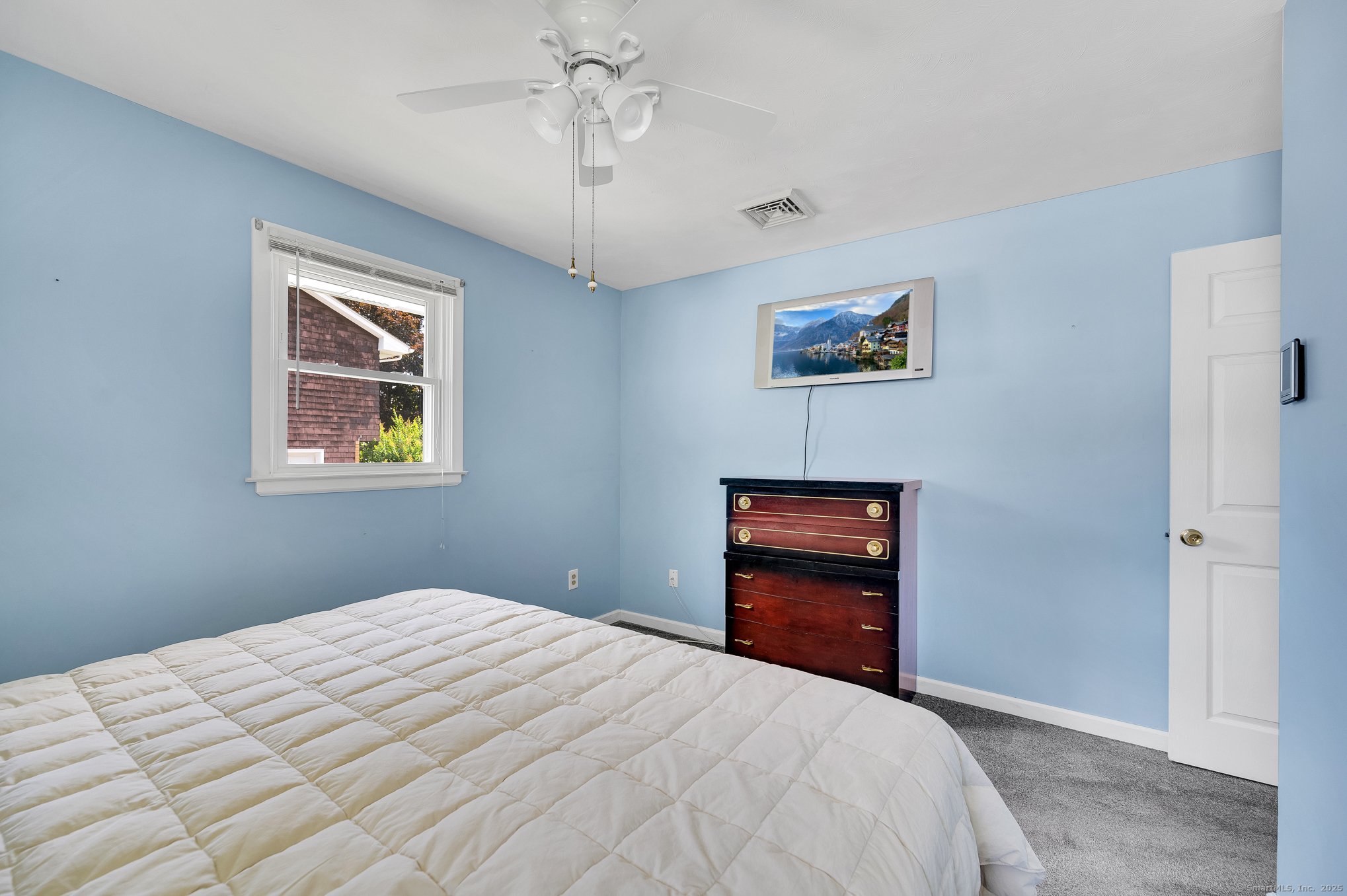 Newington, Connecticut 06111, United States, 3 Bedrooms Bedrooms, ,2 BathroomsBathrooms,Residential,Coming Soon,179874