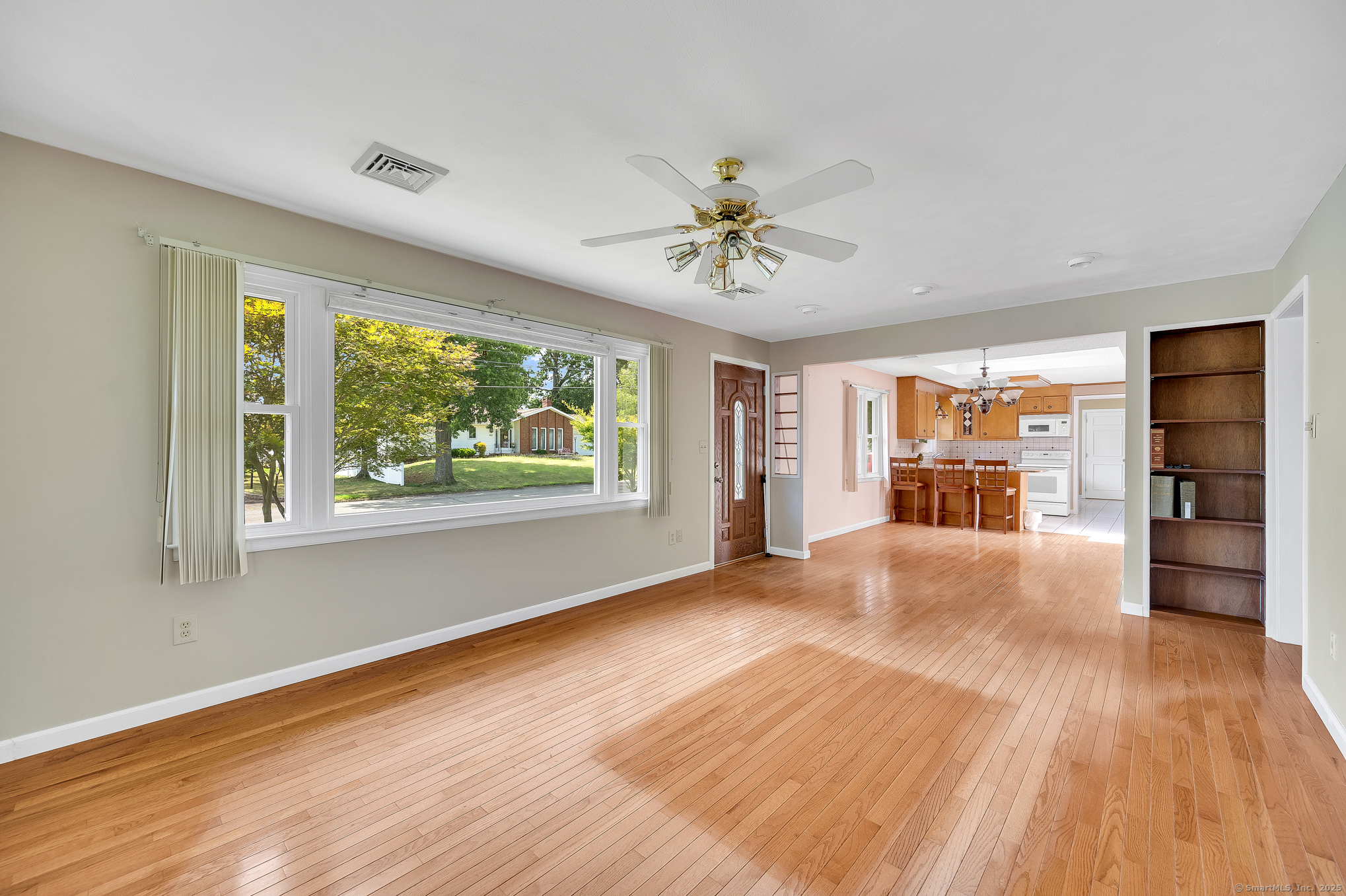 Newington, Connecticut 06111, United States, 3 Bedrooms Bedrooms, ,2 BathroomsBathrooms,Residential,Coming Soon,179874