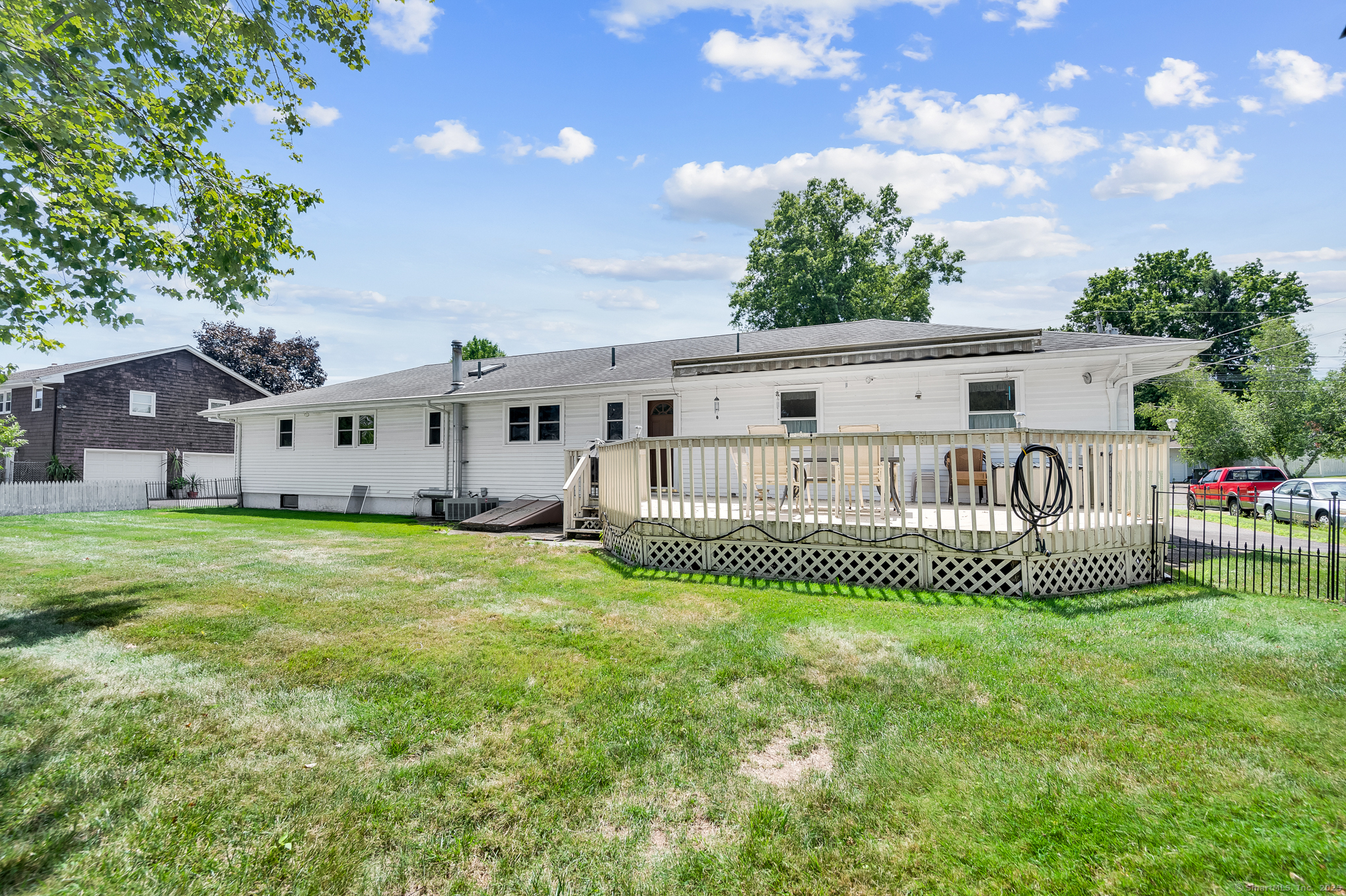 Newington, Connecticut 06111, United States, 3 Bedrooms Bedrooms, ,2 BathroomsBathrooms,Residential,Coming Soon,179874