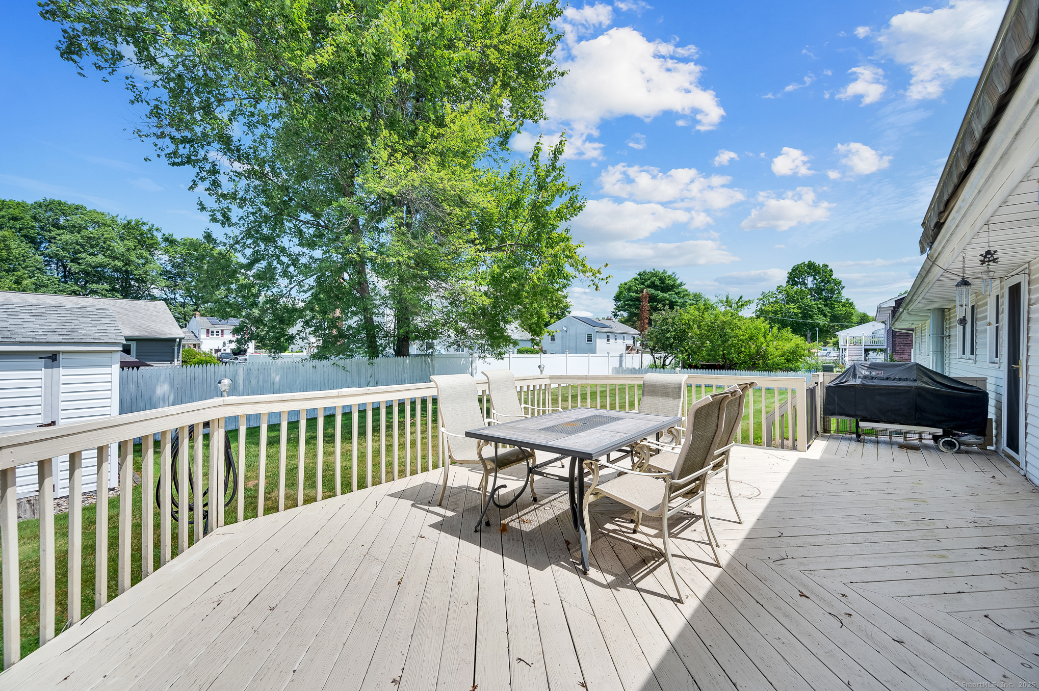 Newington, Connecticut 06111, United States, 3 Bedrooms Bedrooms, ,2 BathroomsBathrooms,Residential,Coming Soon,179874