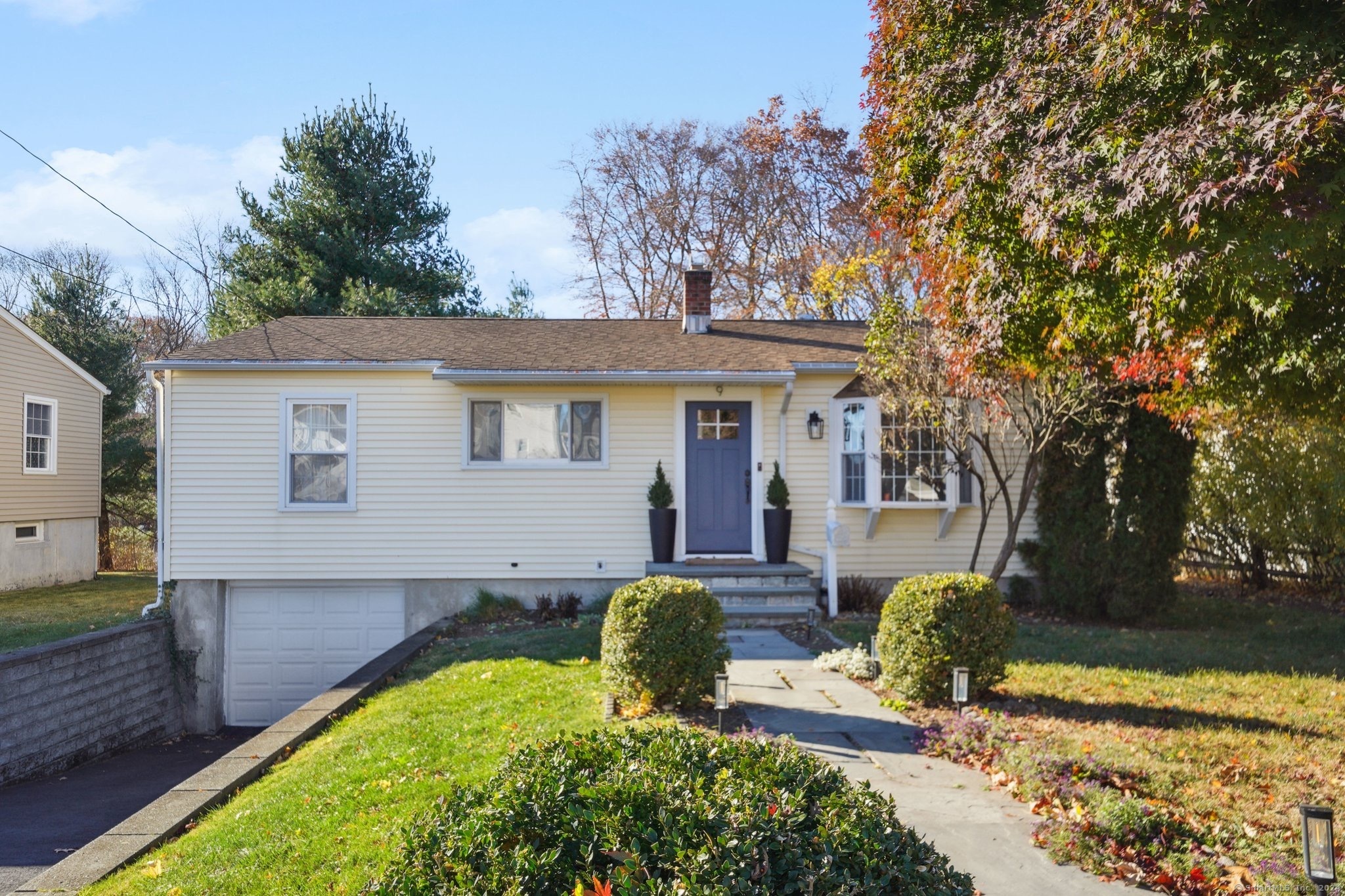 9 Norvel Road, Norwalk, Connecticut - 3 Bedrooms  
2 Bathrooms  
6 Rooms - 