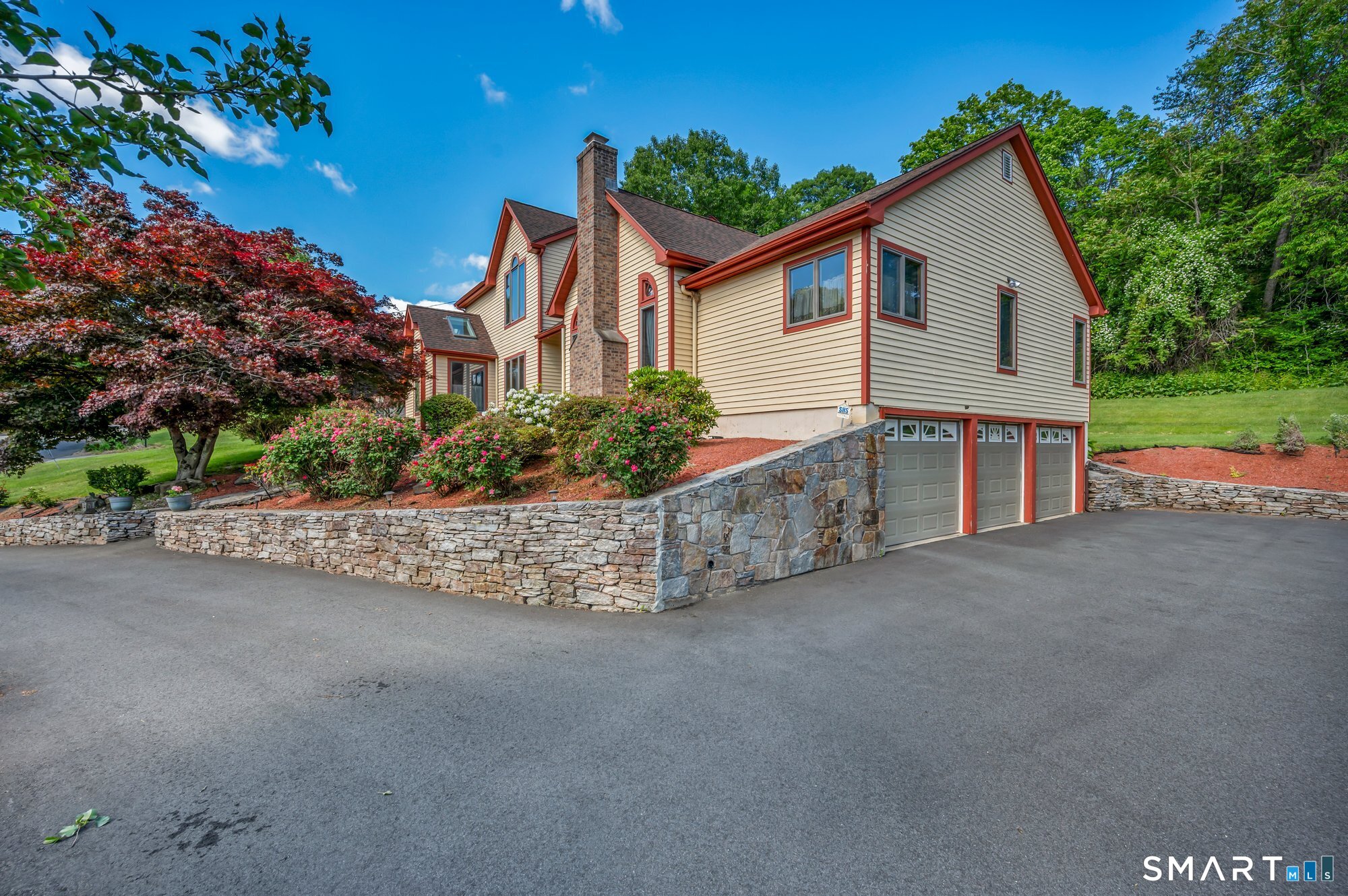 604 Brownstone Ridge
