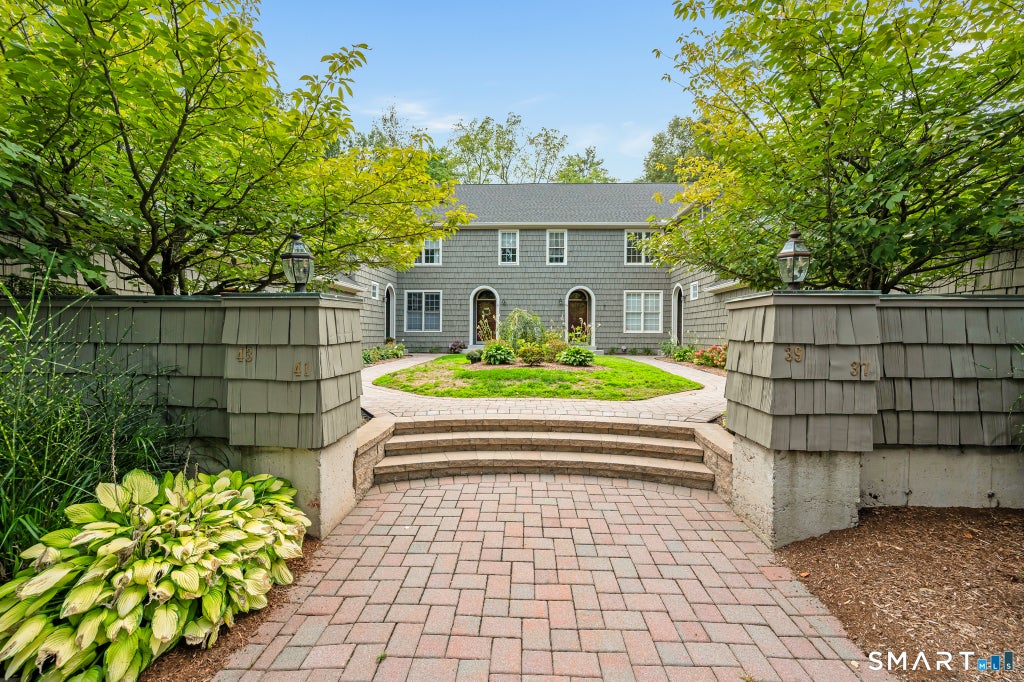 Photo of 43 Harwich Lane #43, West Hartford, CT 06117 (MLS # 24206394)