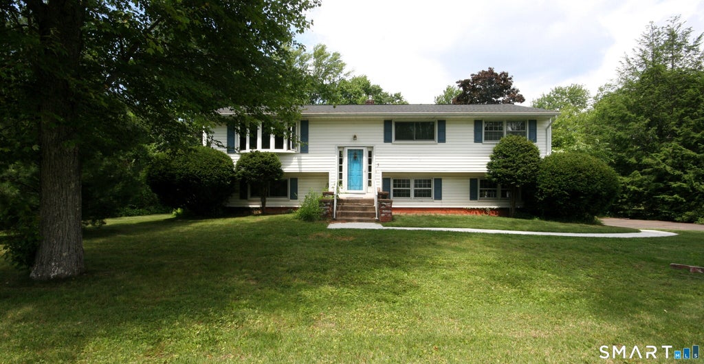 Photo of 5 Leighton Court, North Haven, CT 06473 (MLS # 24183532)