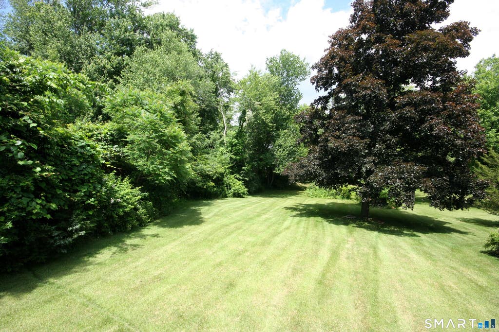Photo of 5 Leighton Court, North Haven, CT 06473 (MLS # 24183532)
