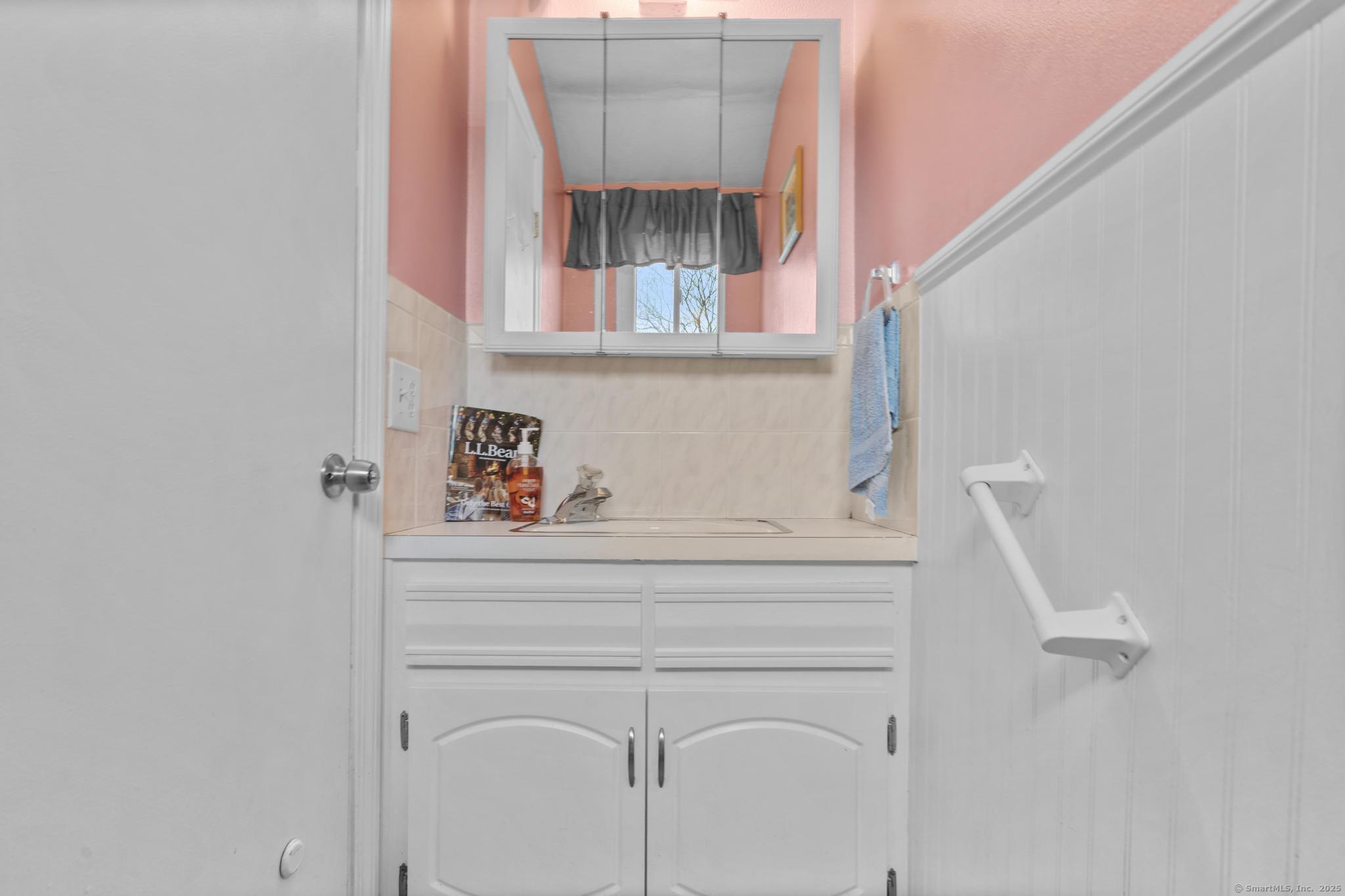 215 Monticello Drive #215, Branford, Connecticut image 4
