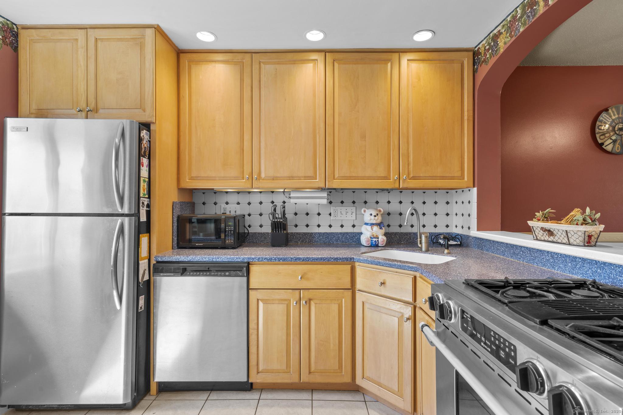215 Monticello Drive #215, Branford, Connecticut image 6