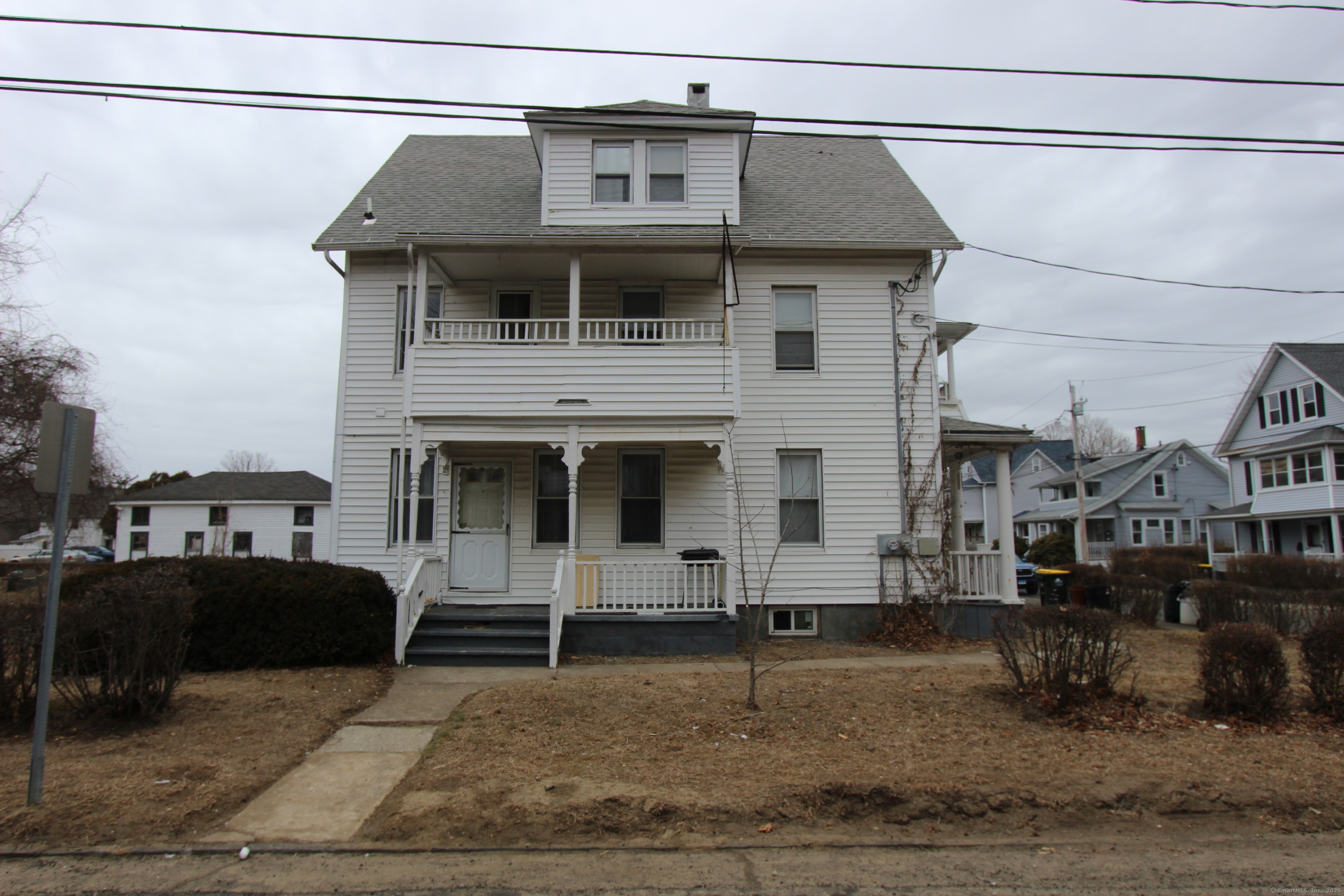 York Street, Ansonia, Connecticut - 6 Bedrooms  
6 Bathrooms  
10 Rooms - 