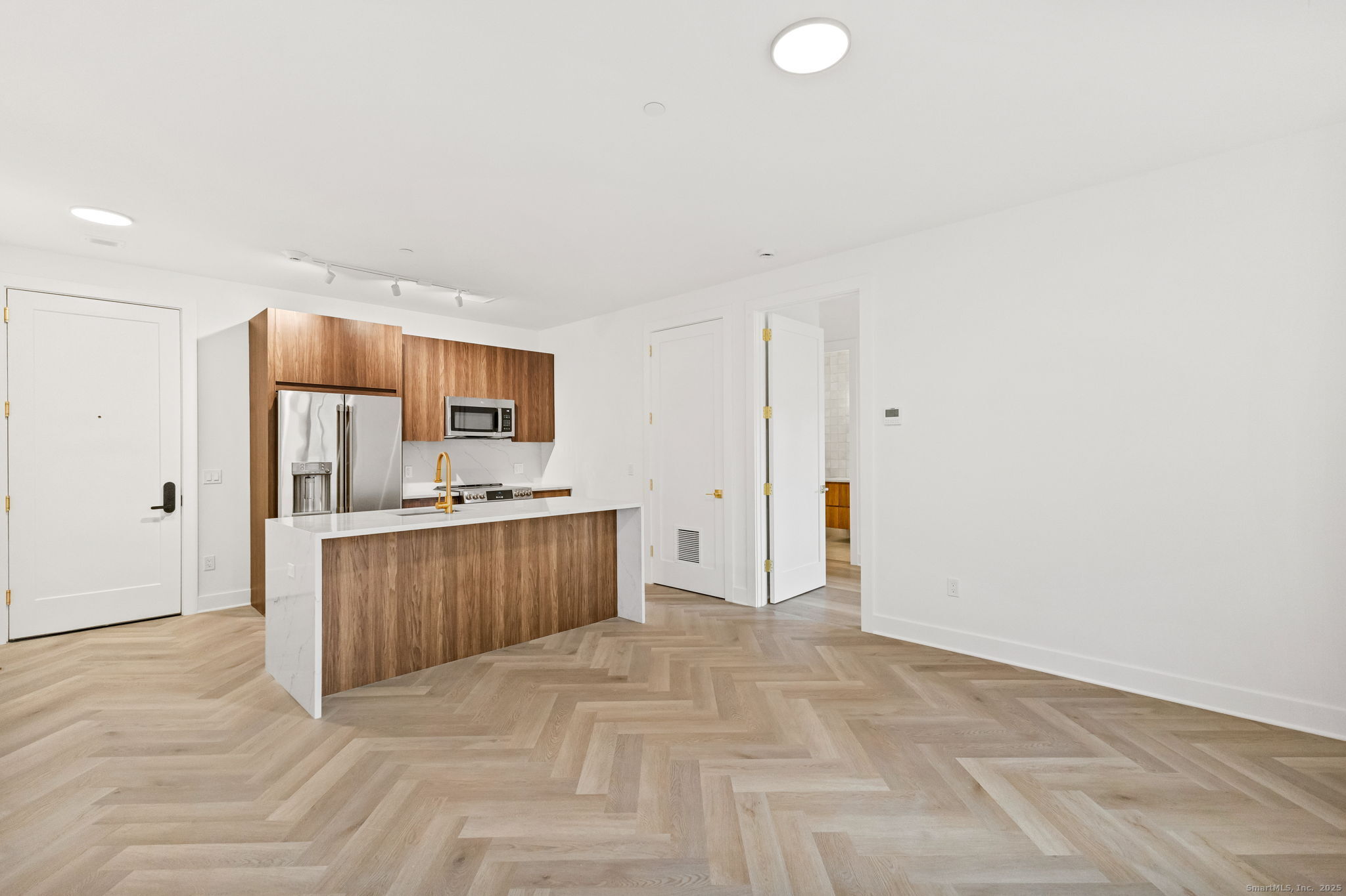 100 East Putnam Avenue 304