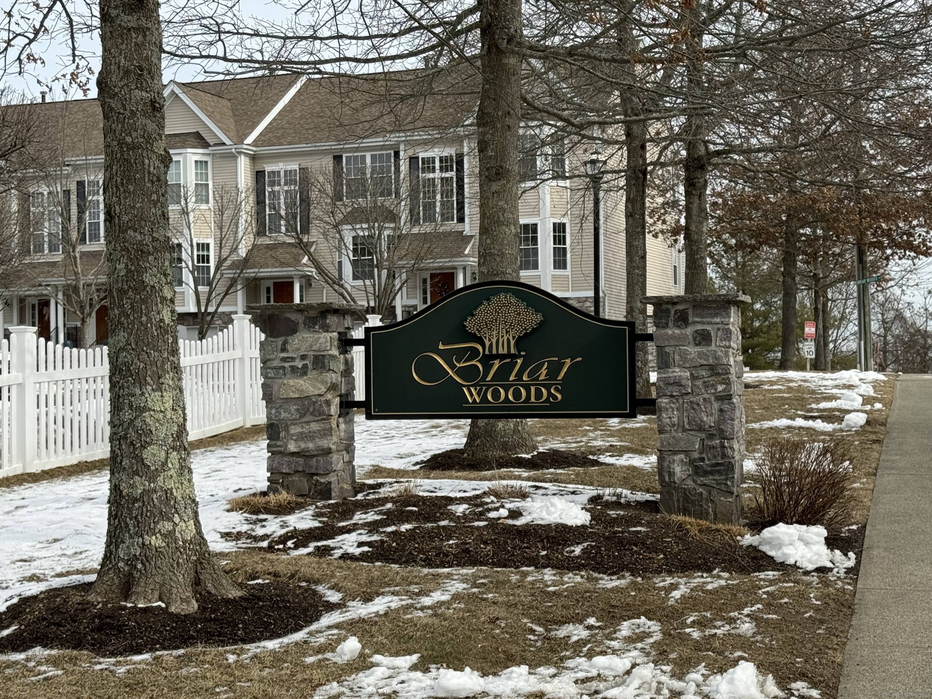 Briar Woods Lane 1801, Danbury, Connecticut - 2 Bedrooms  
3 Bathrooms  
5 Rooms - 