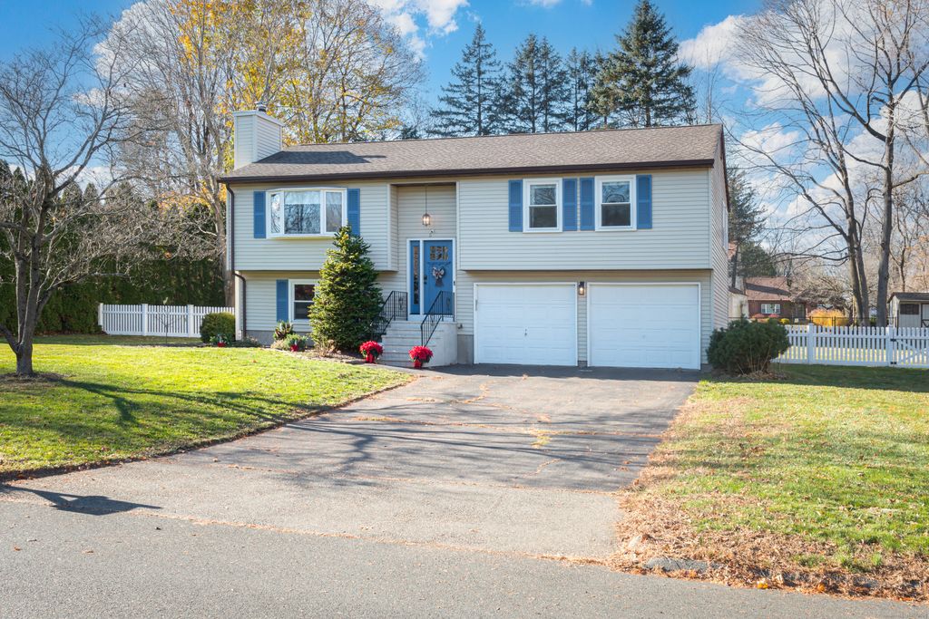 Photo of 5 Palmer Circle, Cromwell, CT 06416 (MLS # 24142455)