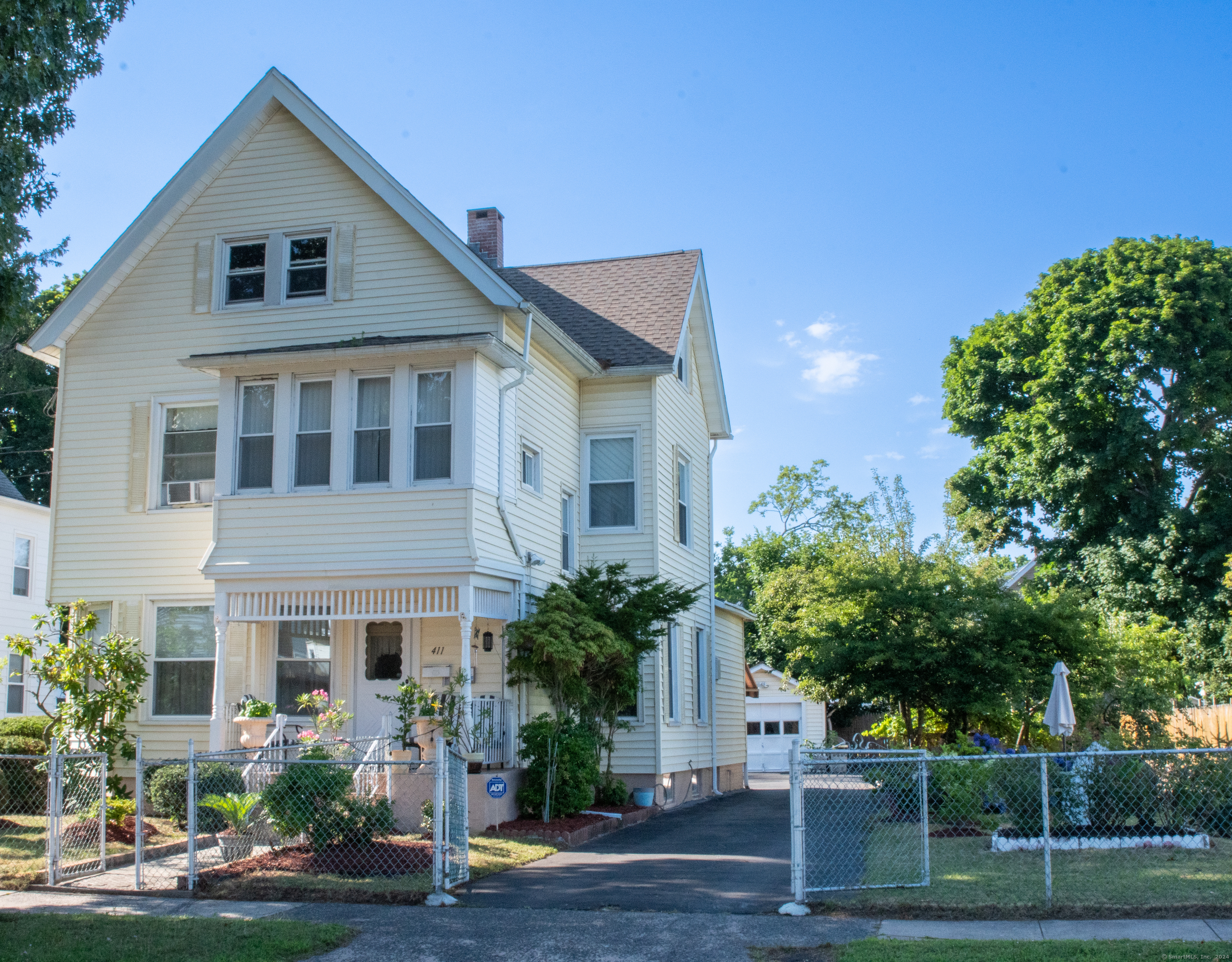 411 Blohm Street, West Haven, Connecticut - 3 Bedrooms  
2 Bathrooms  
7 Rooms - 