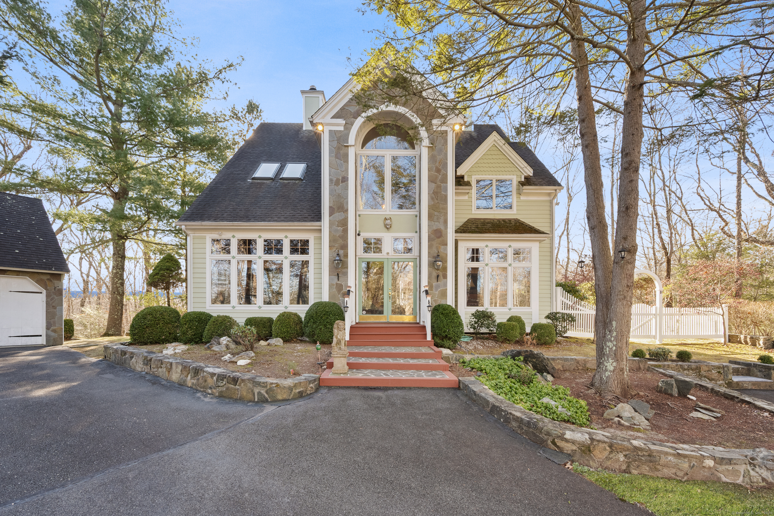 Property for Sale at Obtuse Rocks Road, Brookfield, Connecticut - Bedrooms: 3 
Bathrooms: 3 
Rooms: 8  - $899,000