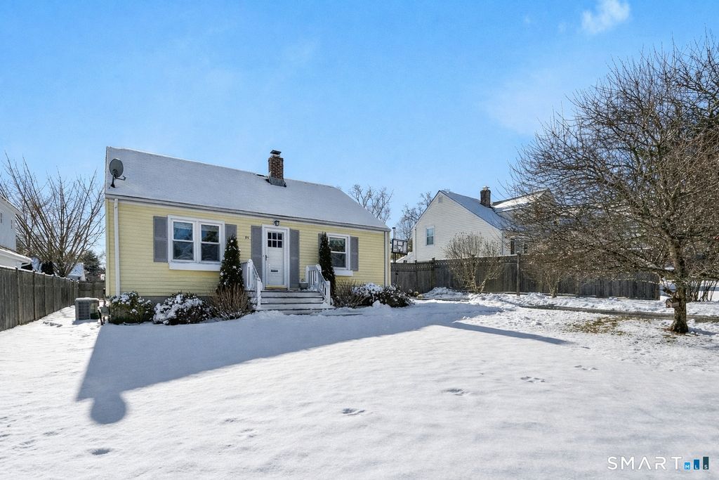 Photo of 75 Spinning Wheel Road, Fairfield, CT 06824 (MLS # 24150309)