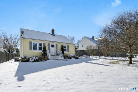 Photo of 75 Spinning Wheel Road, Fairfield, CT 06824 (MLS # 24150309)