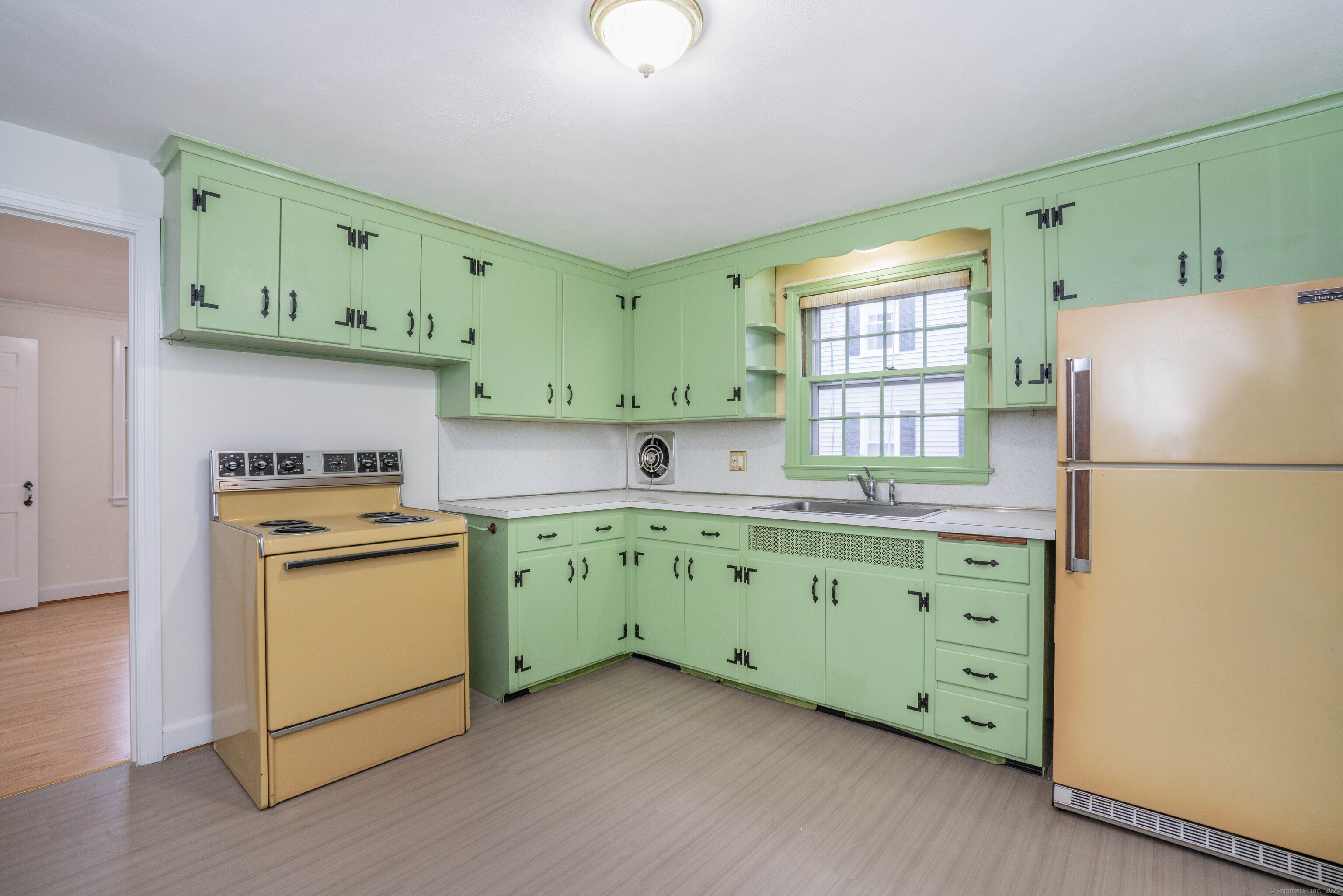366 S Main Street, West Hartford, Connecticut image 8