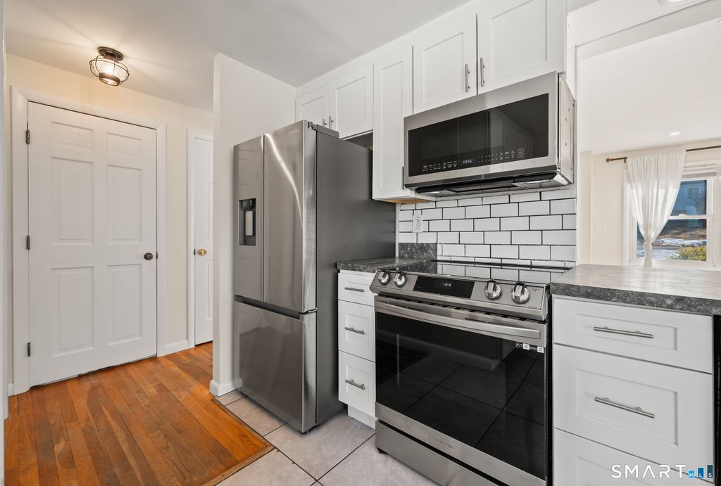 Photo of 30 W Point Terrace, Simsbury, CT 06081 (MLS # 24124506)