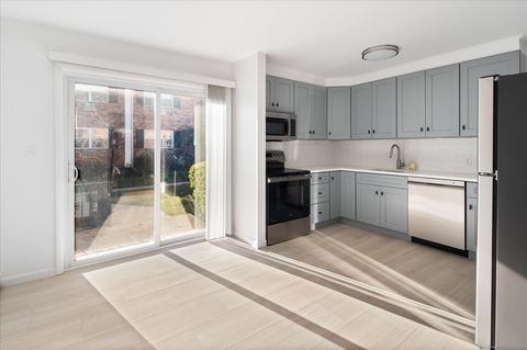 Tiny photo for 151 Courtland Avenue #APT 6C, Stamford, CT 06902 (MLS # 24143040)