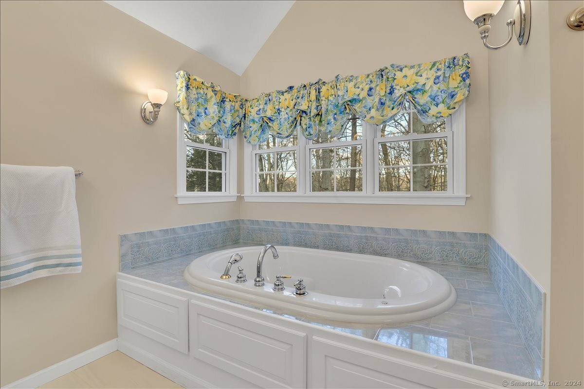 Glastonbury, Connecticut 06073, United States, 3 Bedrooms Bedrooms, ,3 BathroomsBathrooms,Residential,Active,51143