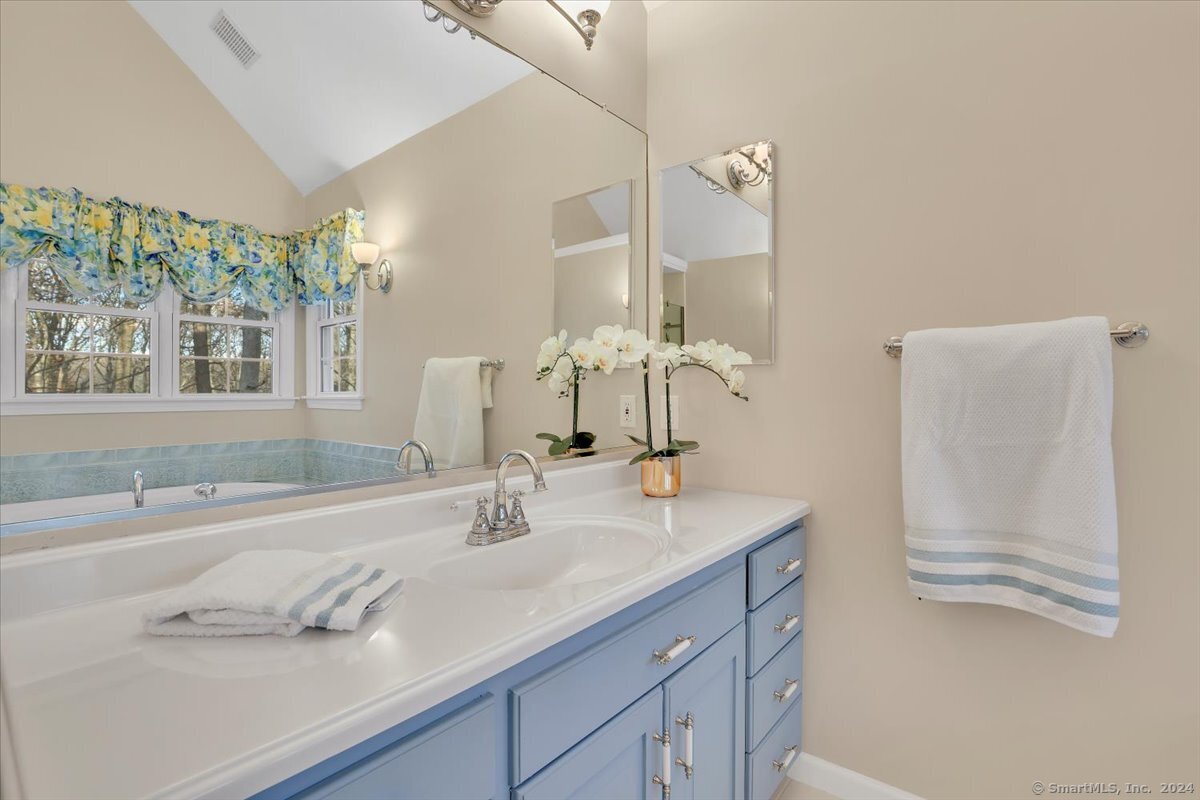 Glastonbury, Connecticut 06073, United States, 3 Bedrooms Bedrooms, ,3 BathroomsBathrooms,Residential,Active,51143