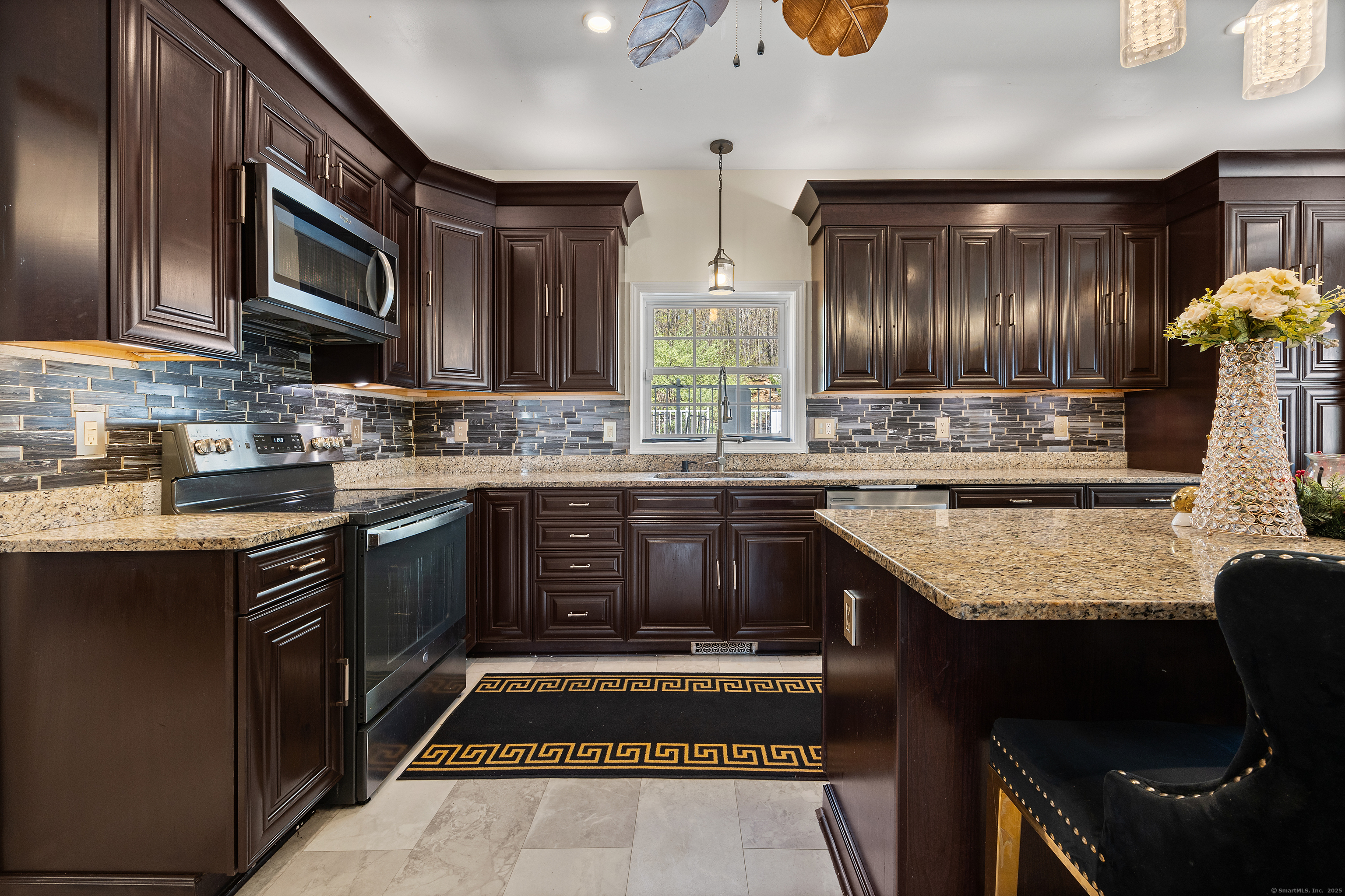 207 Ridgefield Avenue, Waterbury, Connecticut image 7