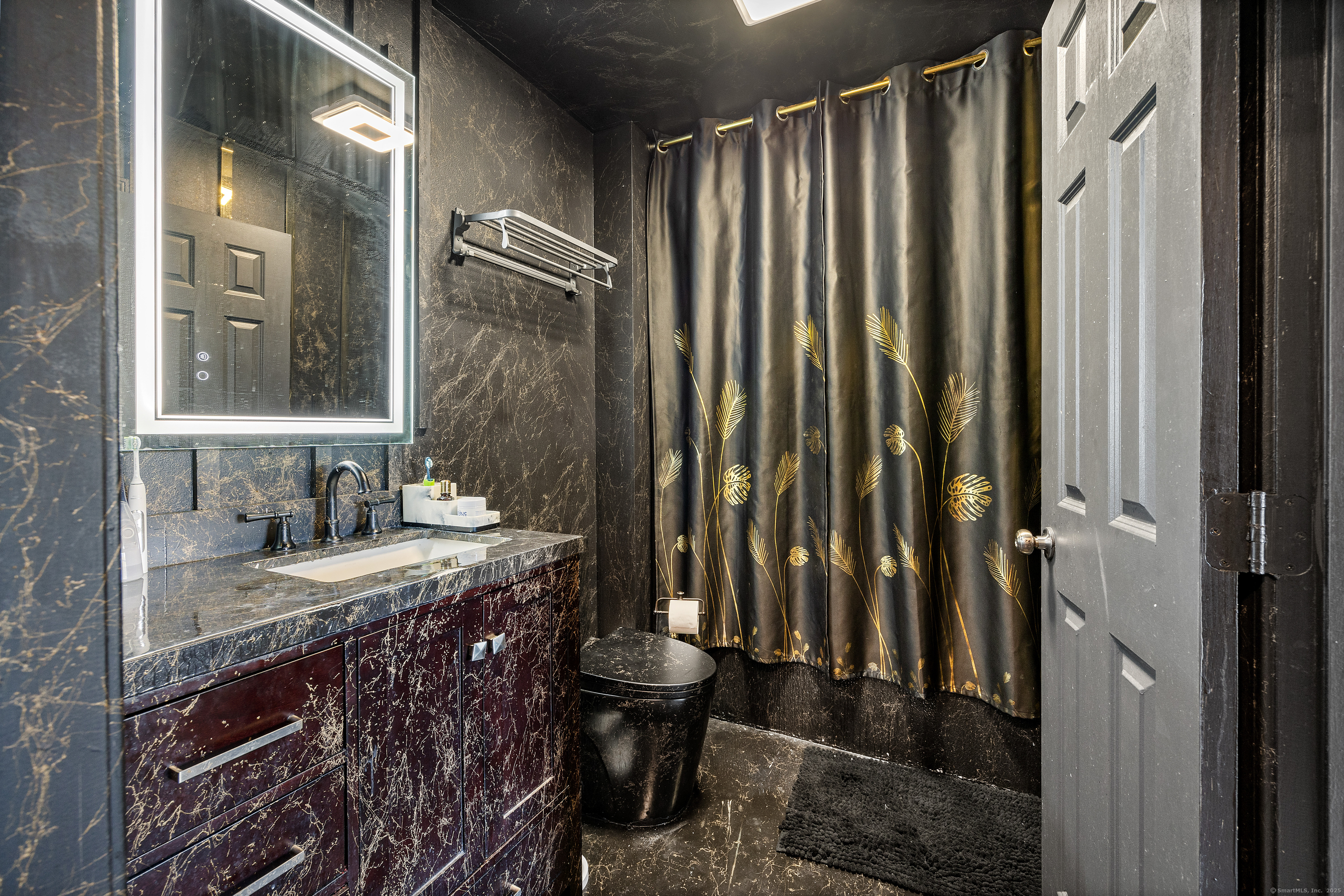 207 Ridgefield Avenue, Waterbury, Connecticut image 25