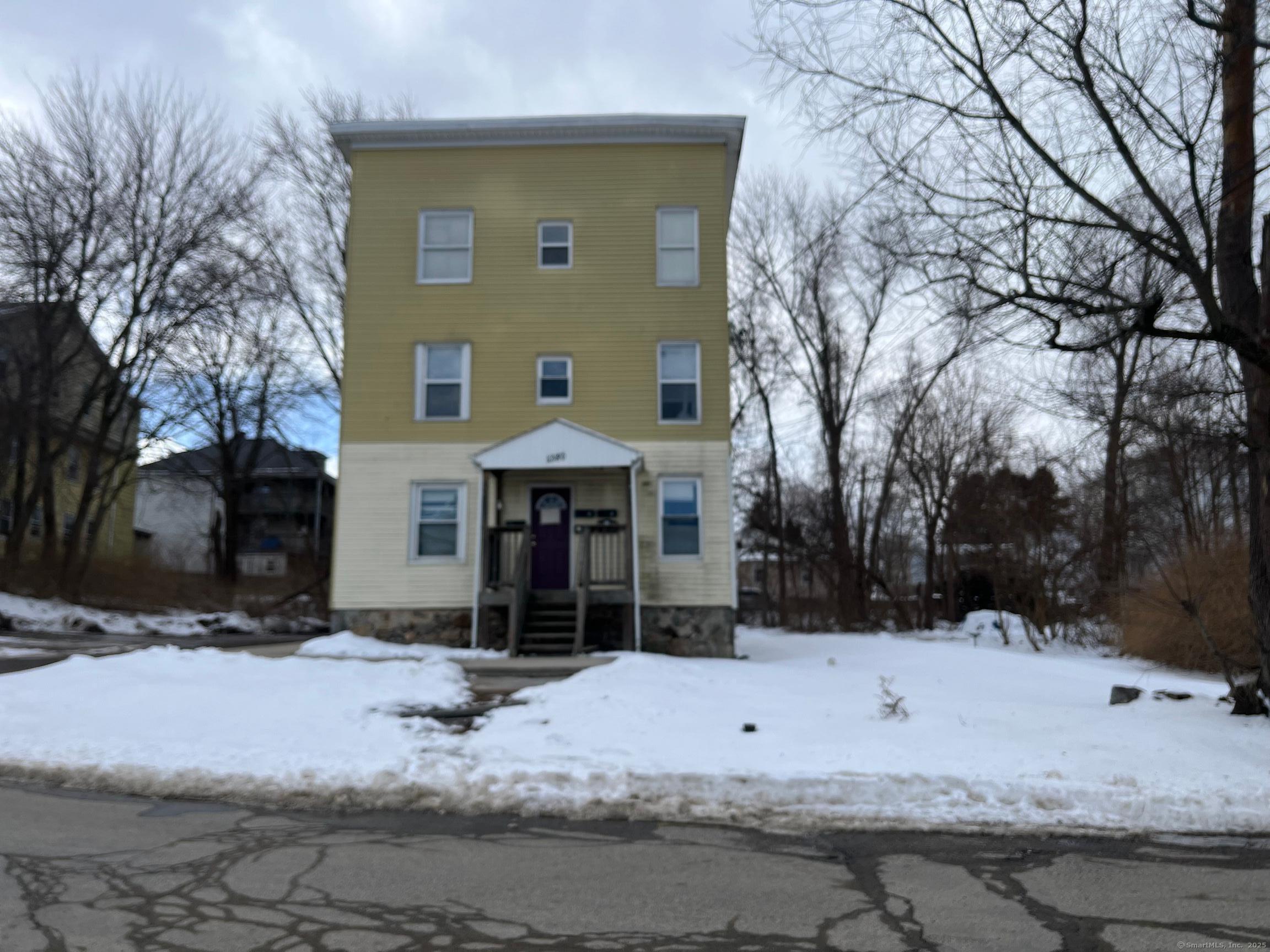 Property for Sale at Bank Street, Waterbury, Connecticut - Bedrooms: 7 
Bathrooms: 5 
Rooms: 18  - $499,900