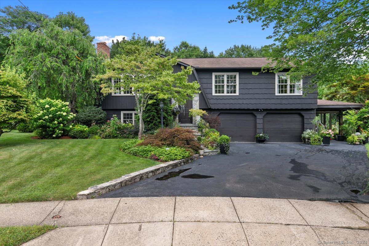 Photo 1 of 95 Wendy Road, Milford, Connecticut, $699,000, Web #: 24034580