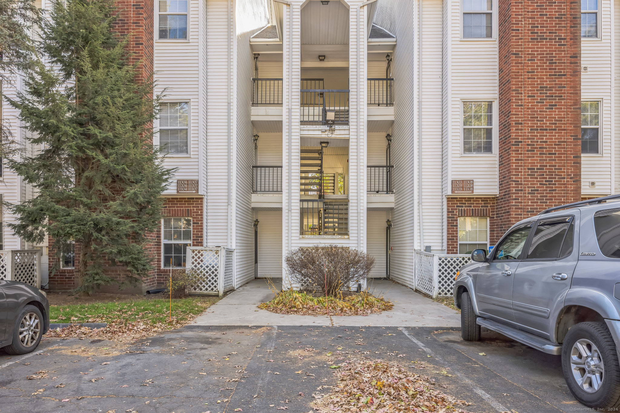 Property for Sale at 31 High Street Apt 11203, East Hartford, Connecticut - Bedrooms: 2 
Bathrooms: 2 
Rooms: 4  - $175,000