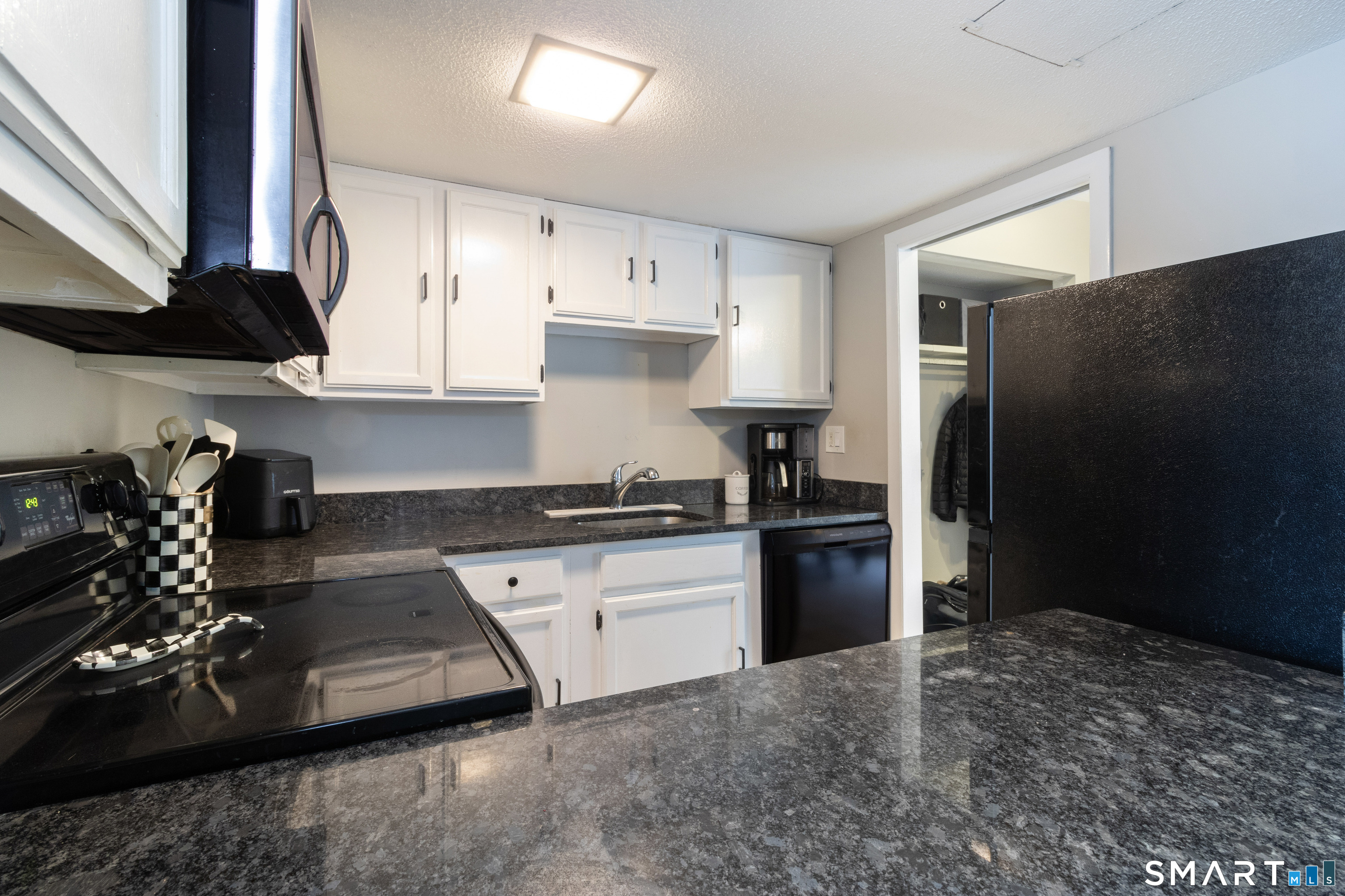 16 Pine Orchard Road APT 27