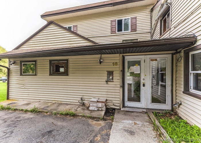 18 Pautipaug Hill Road