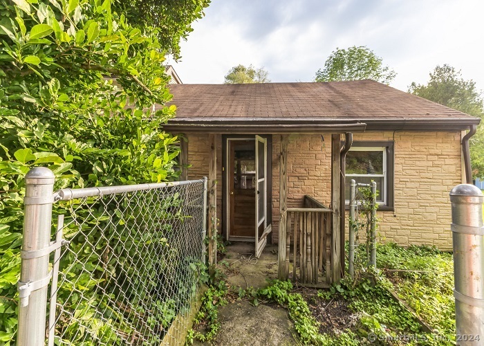 18 Pautipaug Hill Road