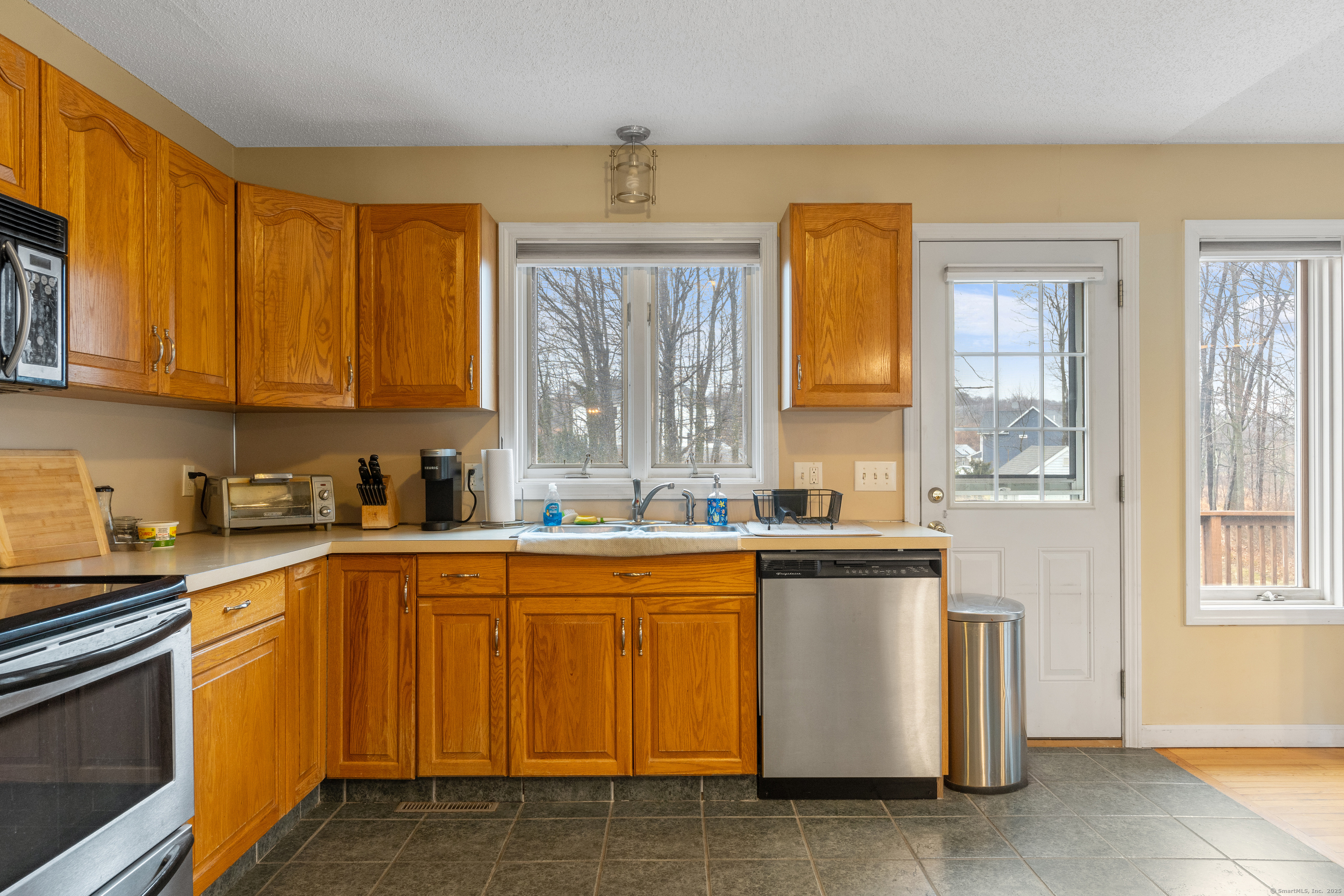 10 Mill Road, North Branford, Connecticut image 6