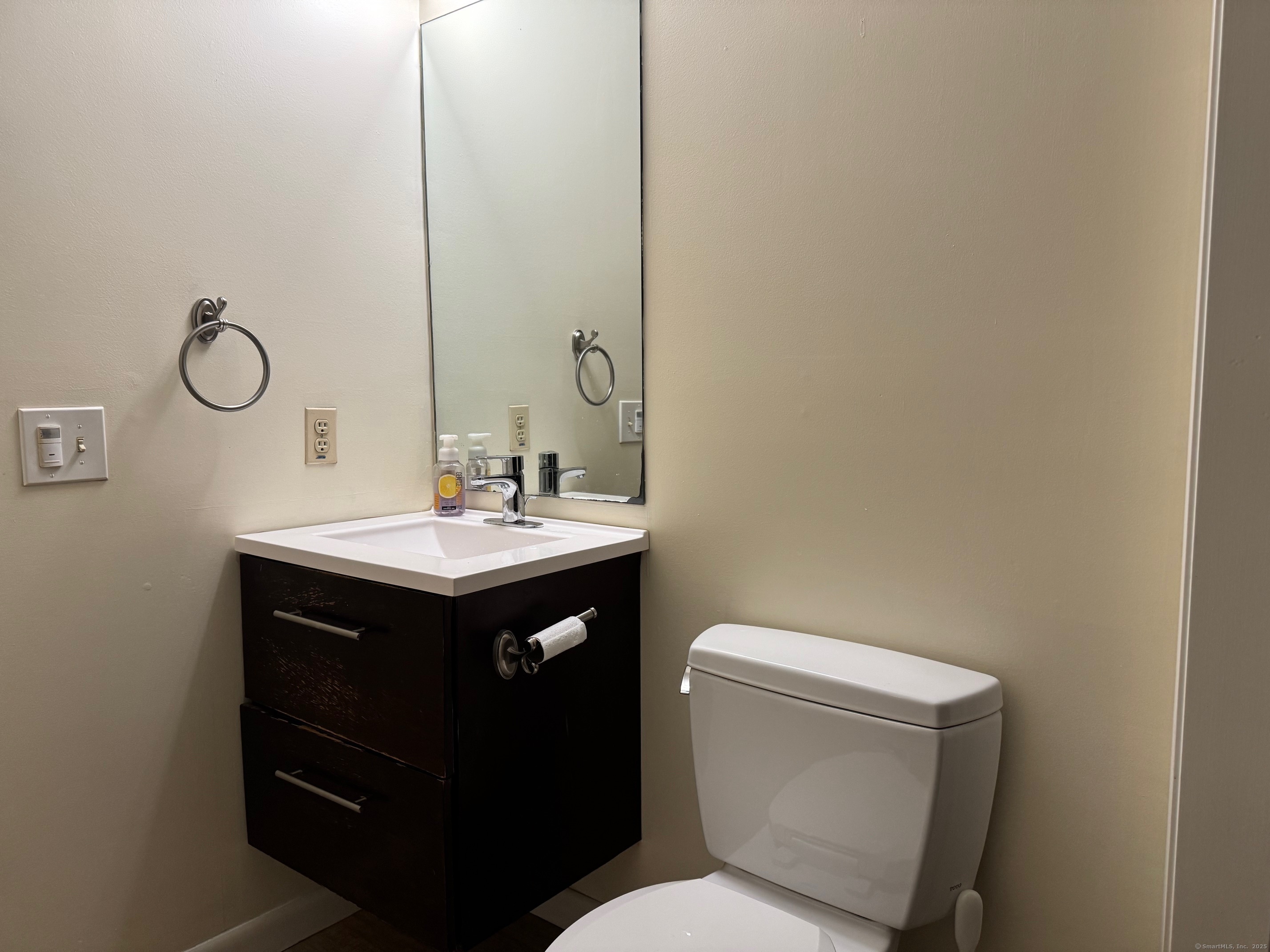 Farmington, Connecticut 06032, United States, 3 Bedrooms Bedrooms, ,3 BathroomsBathrooms,Residential,Active,136668