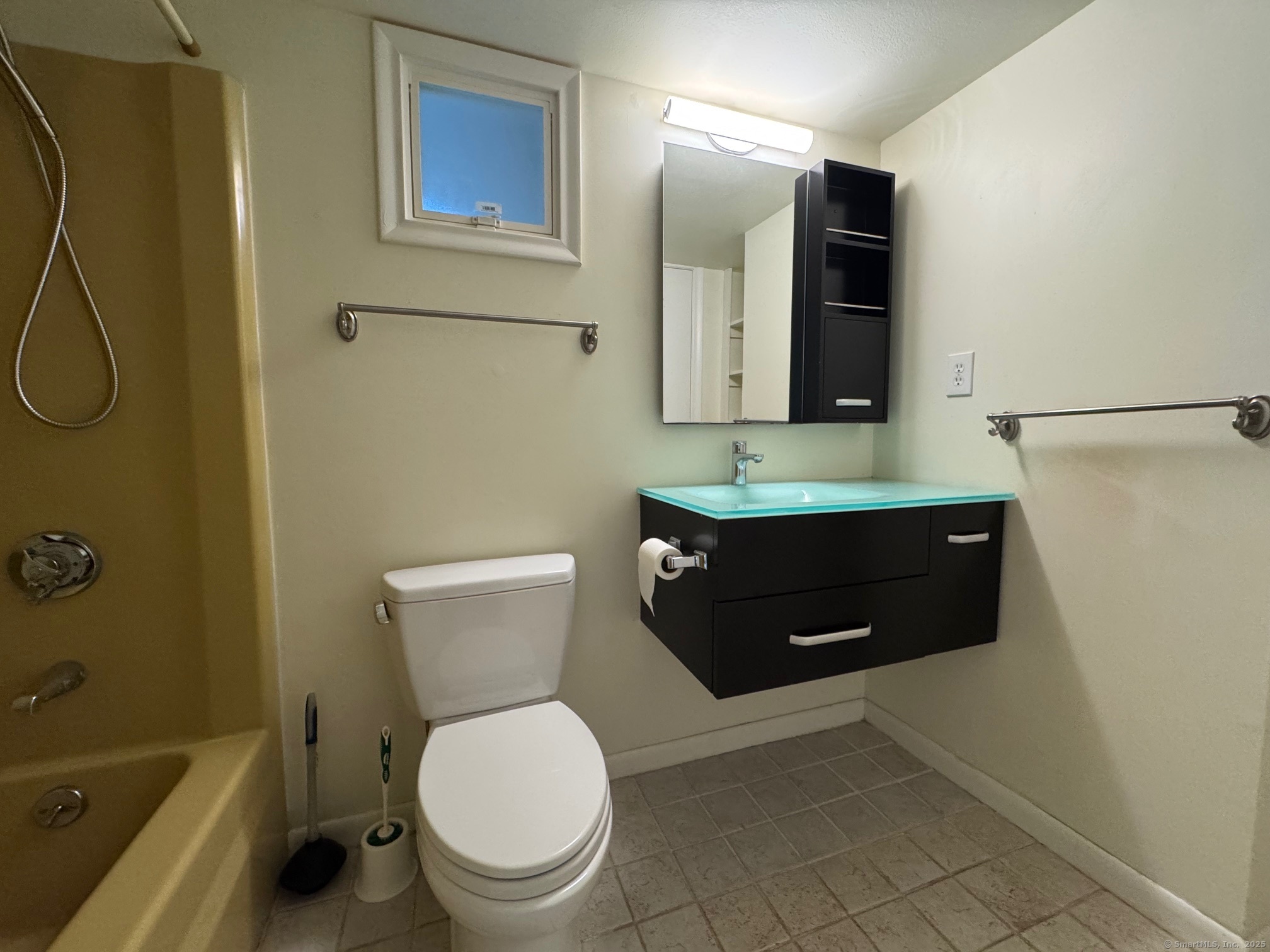 Farmington, Connecticut 06032, United States, 3 Bedrooms Bedrooms, ,3 BathroomsBathrooms,Residential,Active,136668