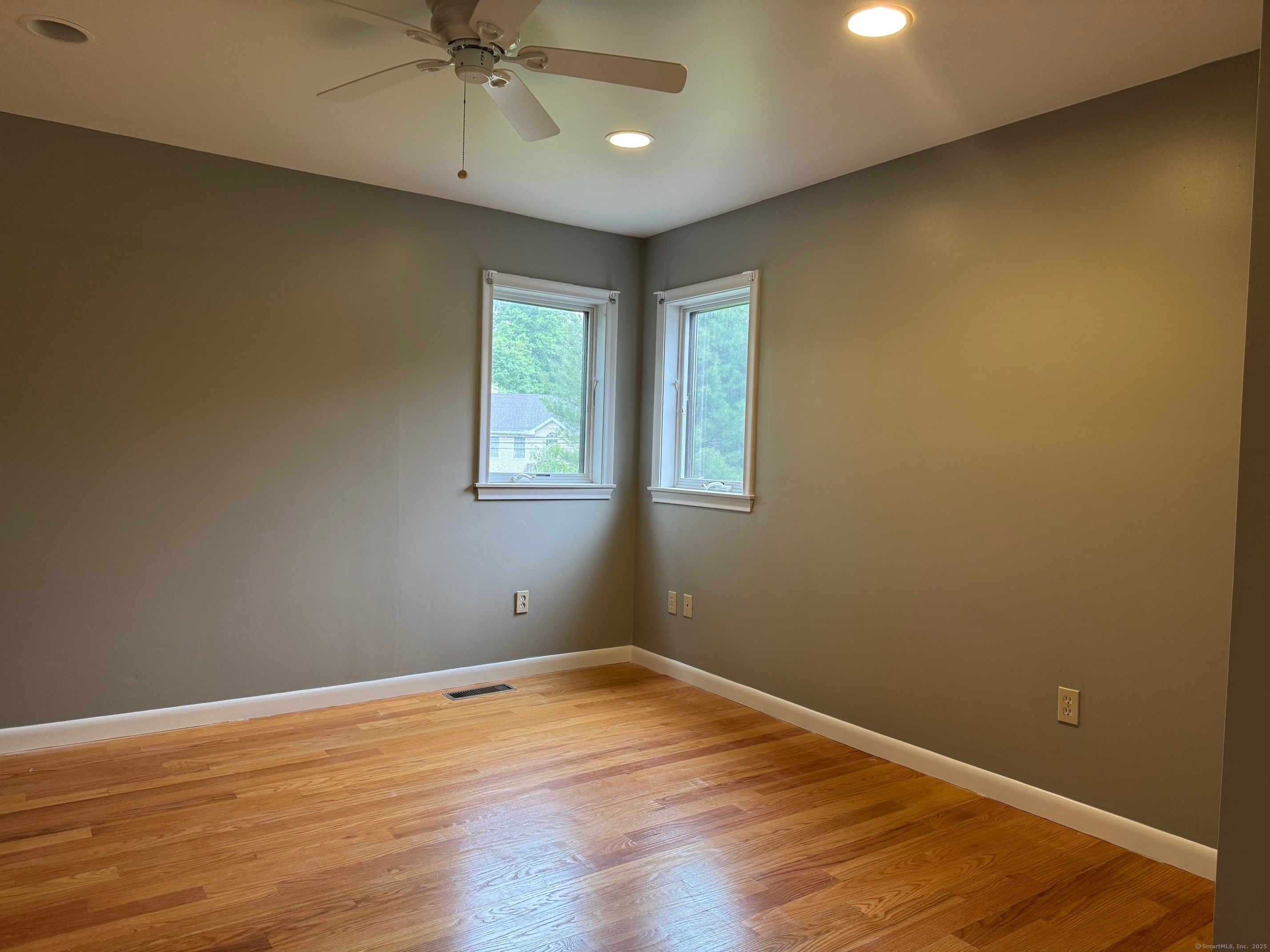 Farmington, Connecticut 06032, United States, 3 Bedrooms Bedrooms, ,3 BathroomsBathrooms,Residential,Active,136668