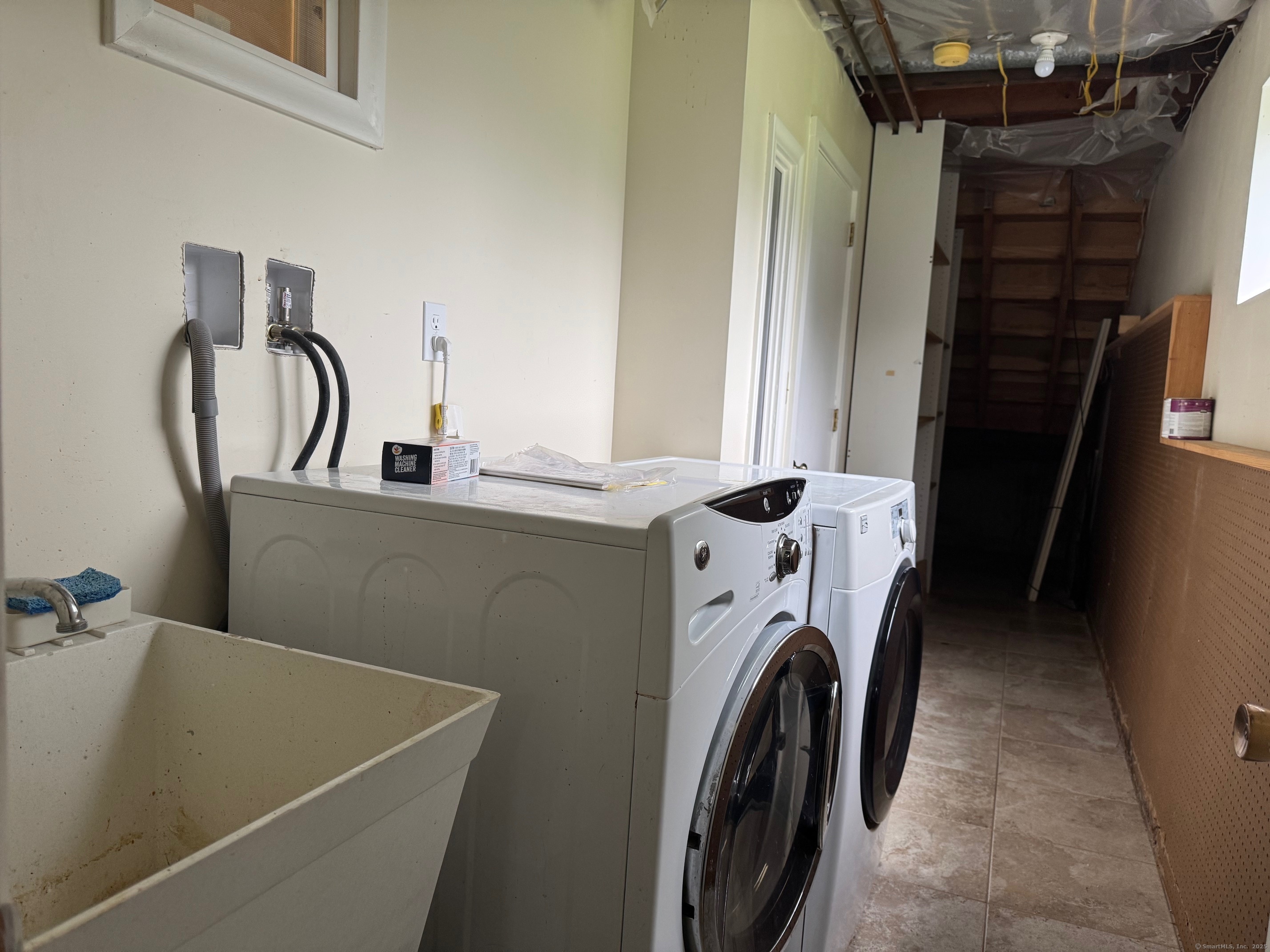 Farmington, Connecticut 06032, United States, 3 Bedrooms Bedrooms, ,3 BathroomsBathrooms,Residential,Active,136668