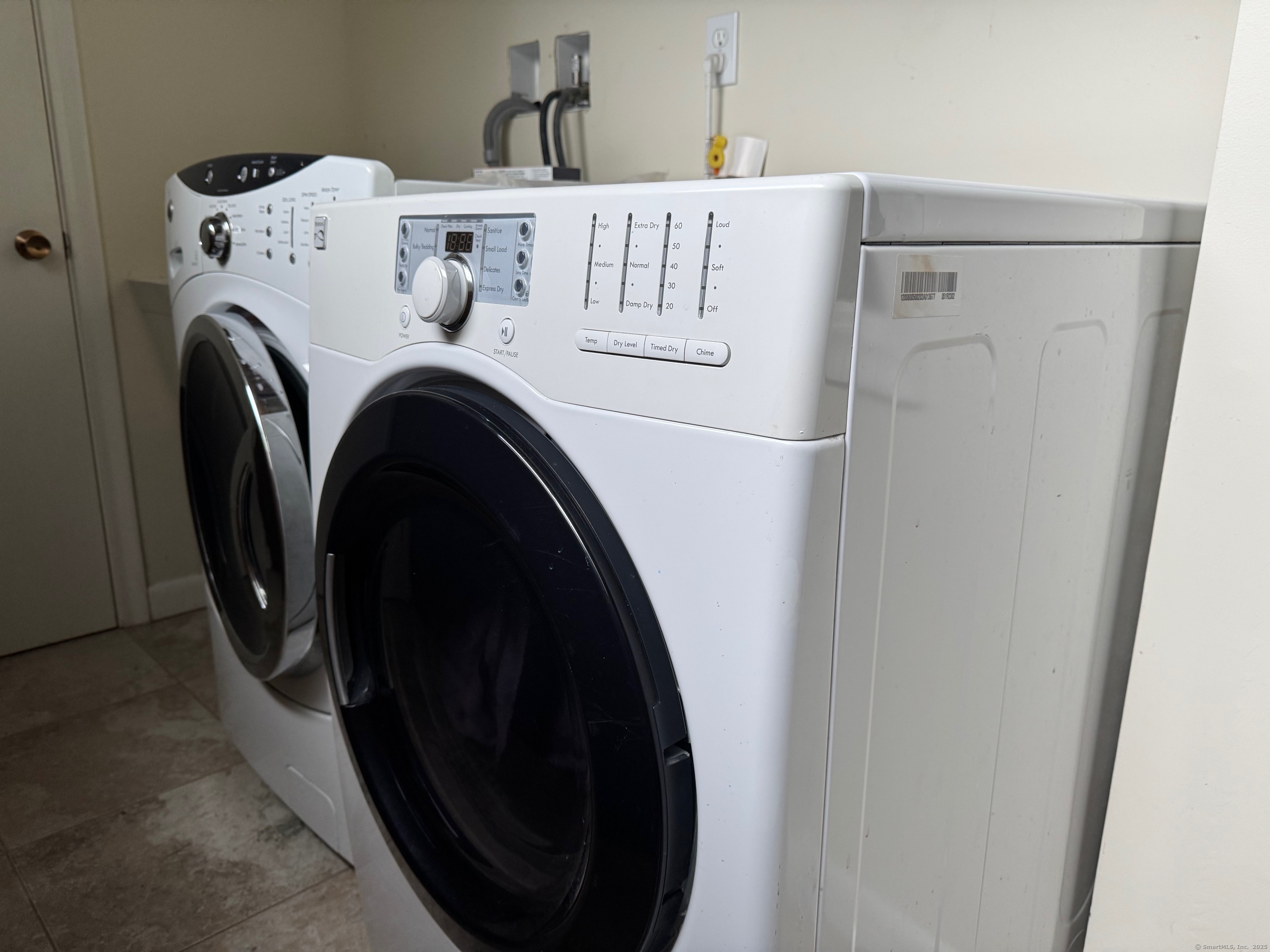 Farmington, Connecticut 06032, United States, 3 Bedrooms Bedrooms, ,3 BathroomsBathrooms,Residential,Active,136668