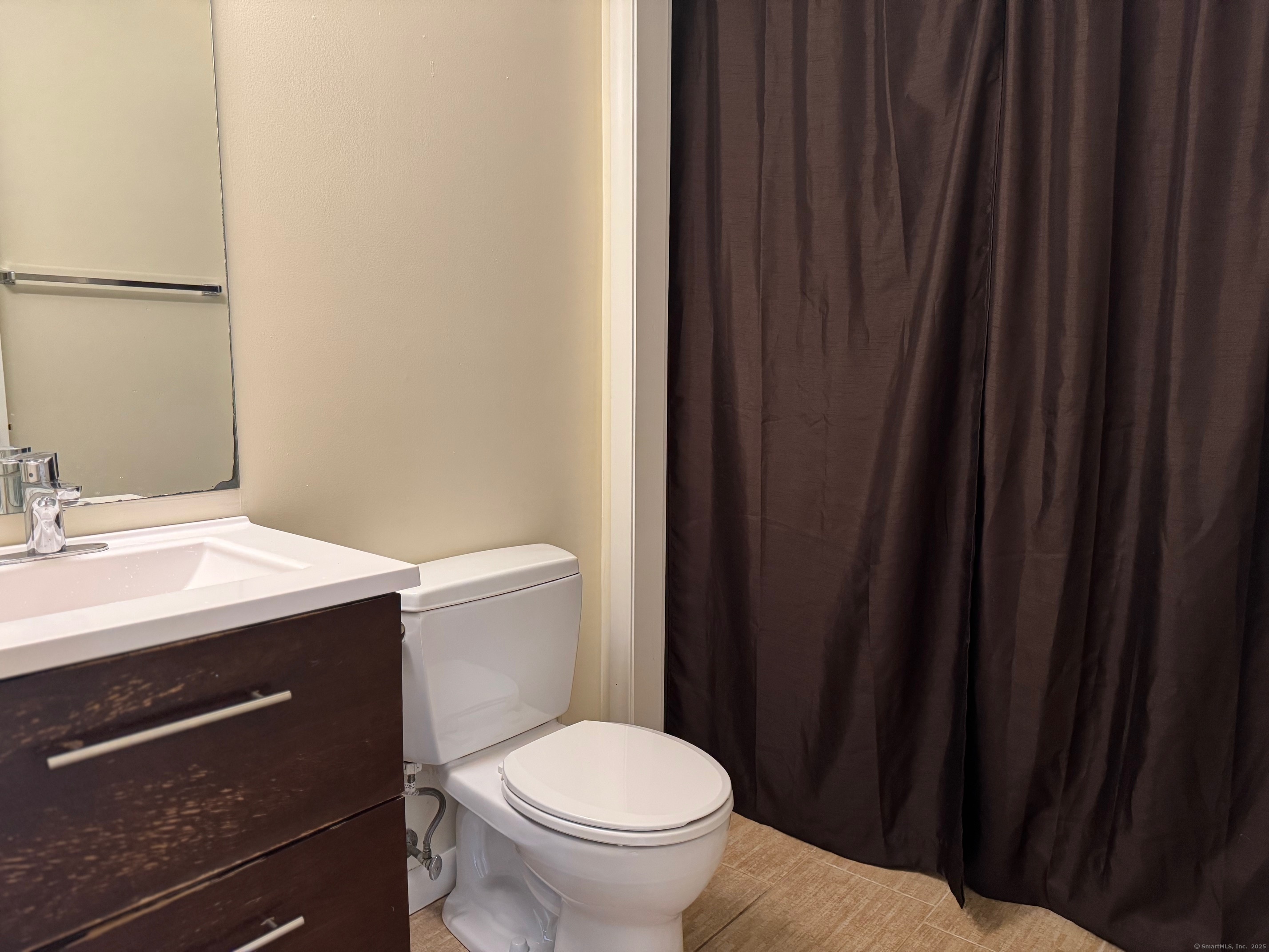 Farmington, Connecticut 06032, United States, 3 Bedrooms Bedrooms, ,3 BathroomsBathrooms,Residential,Active,136668