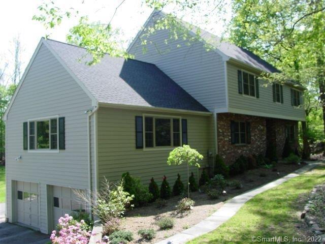 Rental Property at 132 11 Levels Road, Ridgefield, Connecticut - Bedrooms: 4 
Bathrooms: 3 
Rooms: 9  - $6,500 MO.