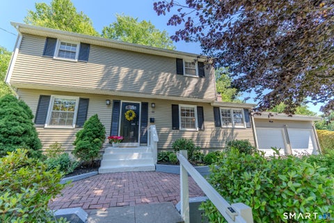 Homes For Sale - 32 Stillwood Road<br/> Wallingford, CT 06492