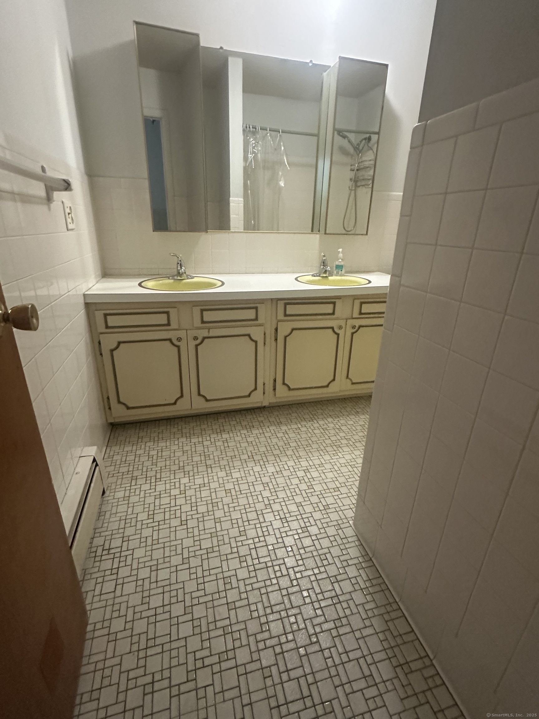 19 Arrowhead Lane, Branford, Connecticut image 12