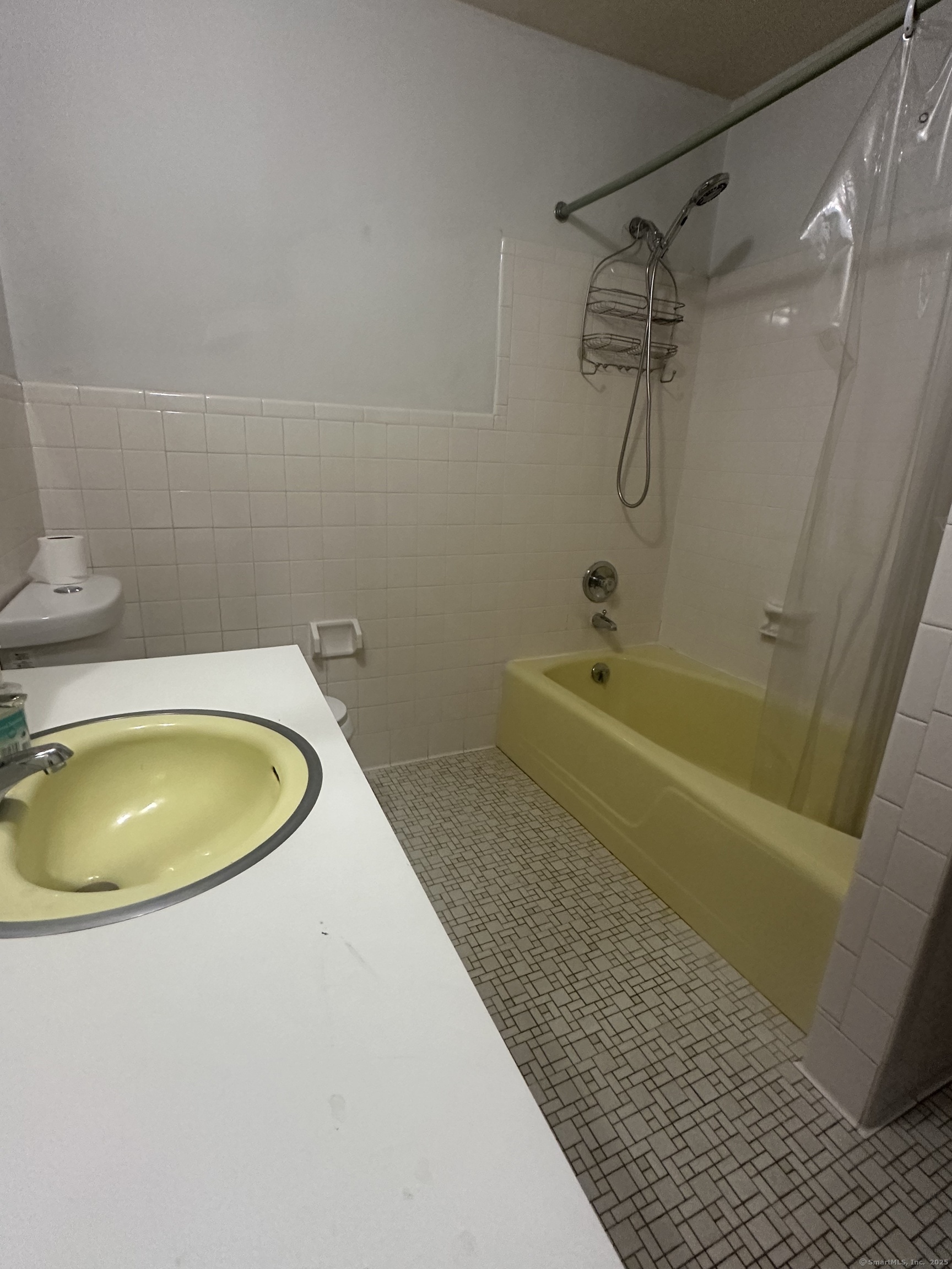 19 Arrowhead Lane, Branford, Connecticut image 11