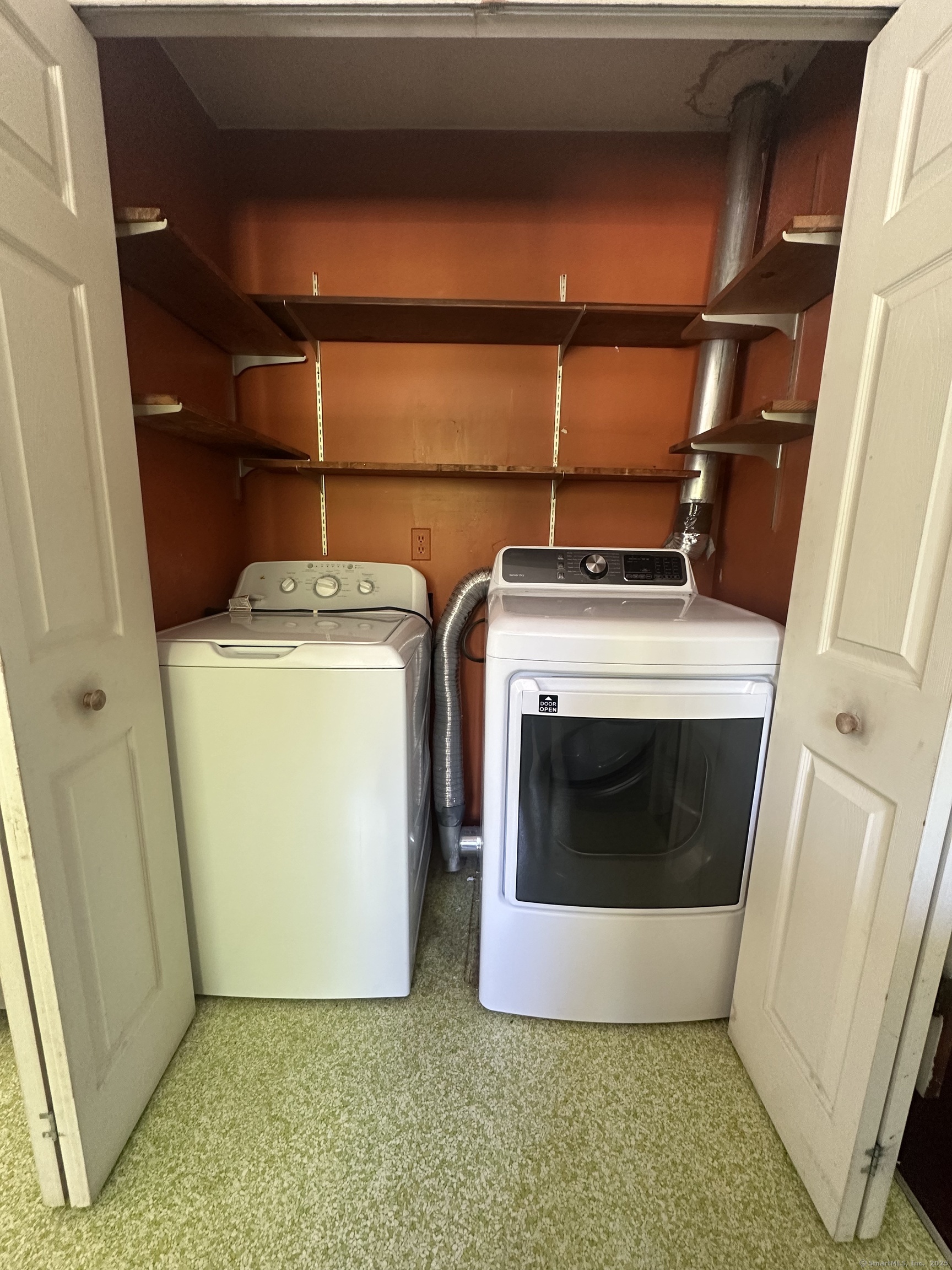 19 Arrowhead Lane, Branford, Connecticut image 7