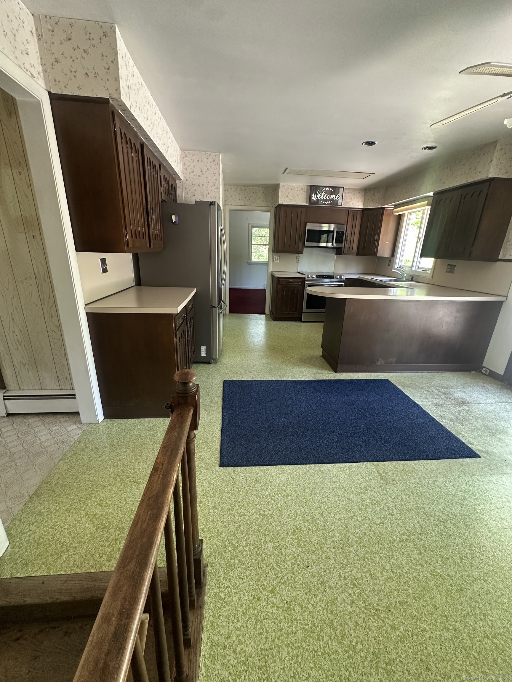 19 Arrowhead Lane, Branford, Connecticut image 6