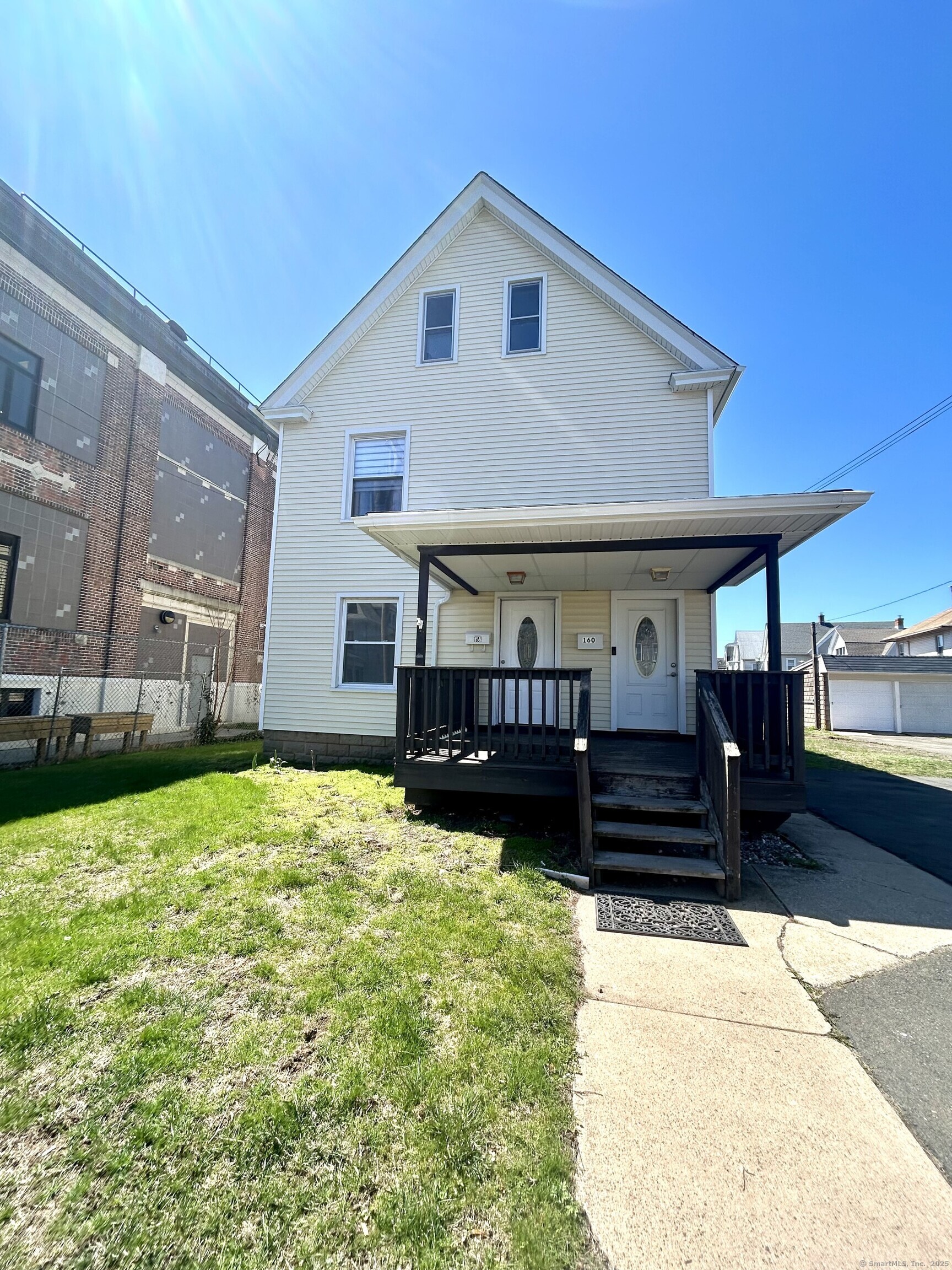 Rental Property at Washington Avenue, West Haven, Connecticut - Bedrooms: 2 
Bathrooms: 1 
Rooms: 5  - $2,000 MO.